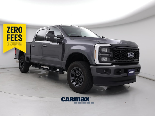Gray 2024 Ford F-250 Super Duty Lariat Crew Cab 4WD Pickup Truck Four-Wheel Drive Automatic