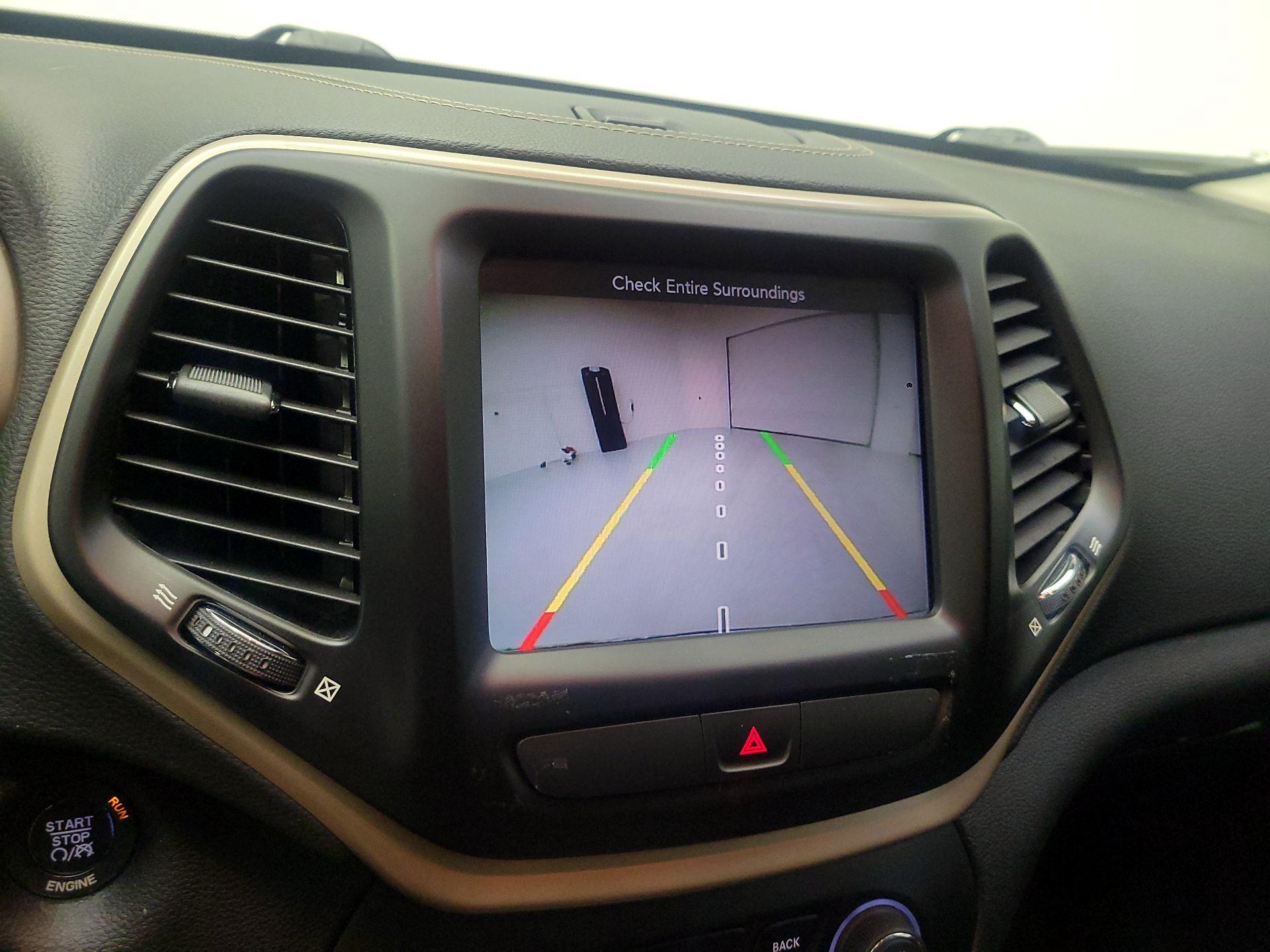 Thumbnail: 2016 Jeep Cherokee - 14