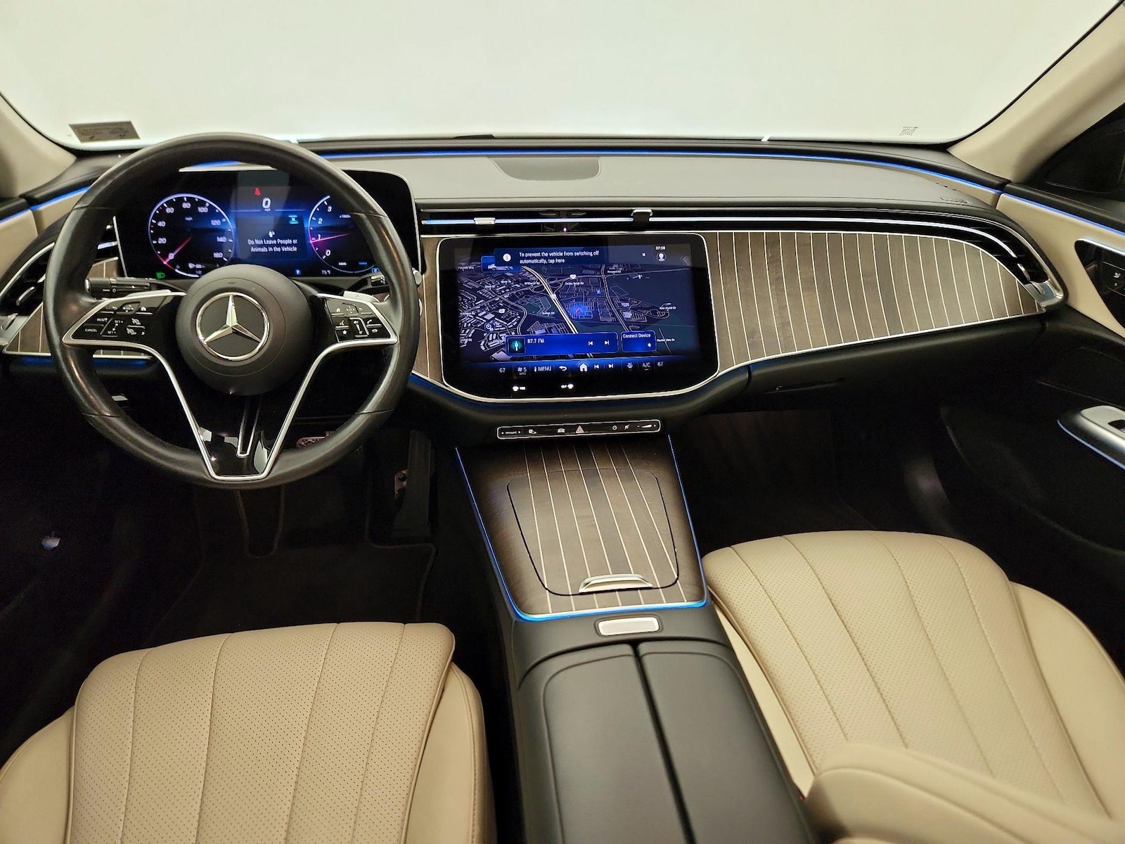 2025 Mercedes-Benz E-Class E350 - Photo 10