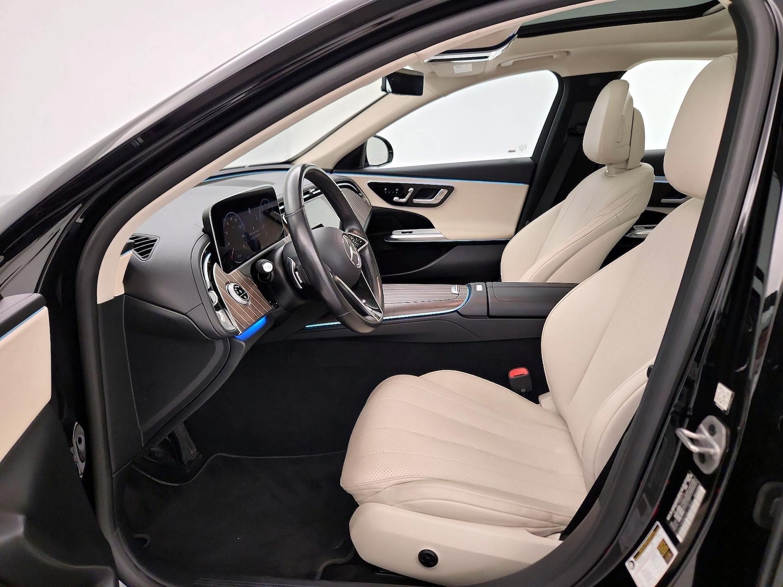 2025 Mercedes-Benz E-Class E350 - Photo 12