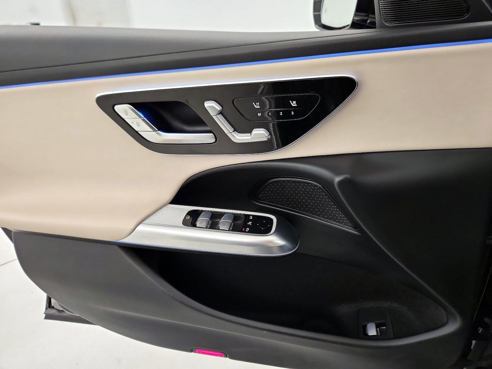 2025 Mercedes-Benz E-Class E350 - Photo 13