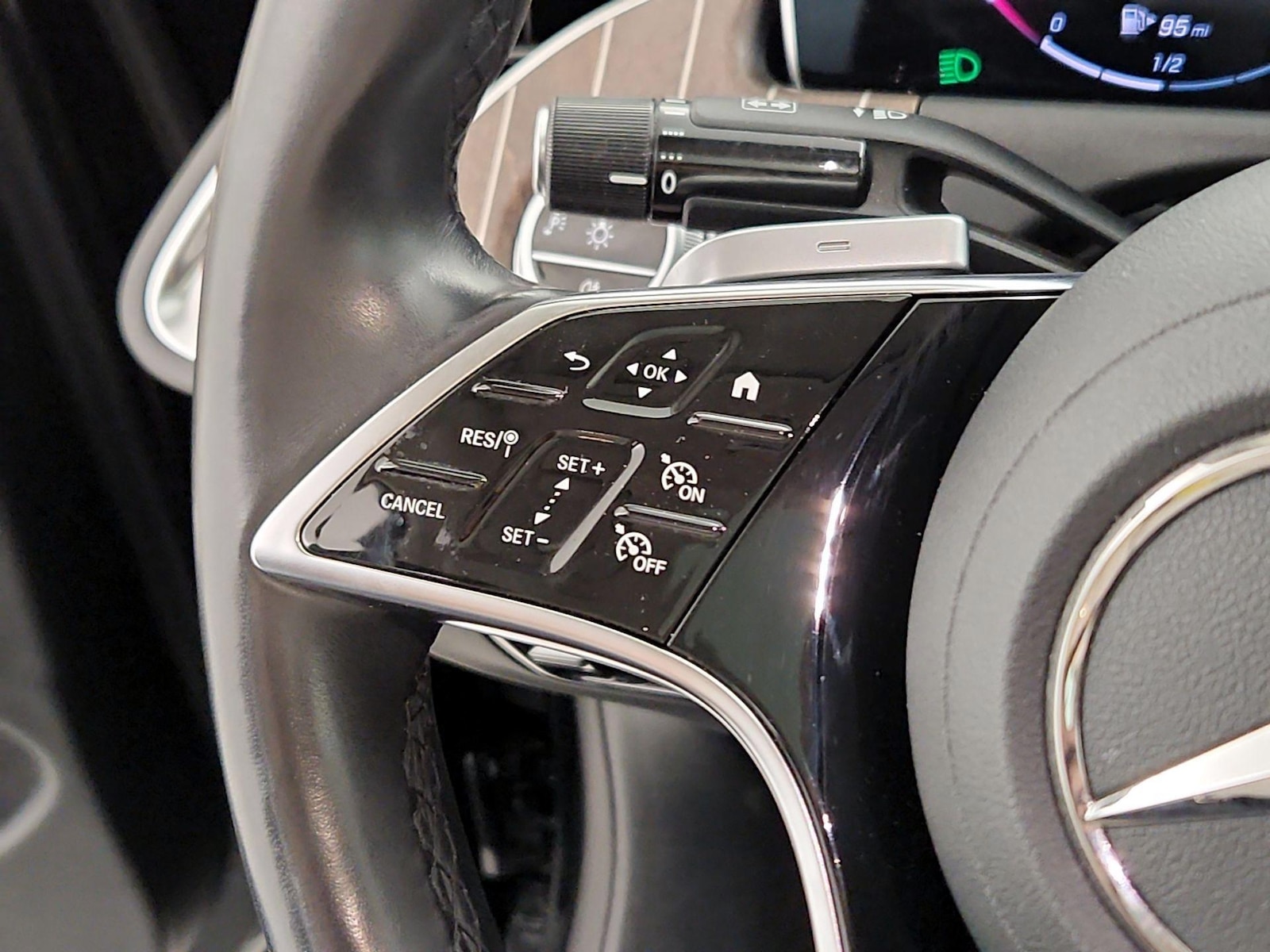 2025 Mercedes-Benz E-Class E350 - Photo 14