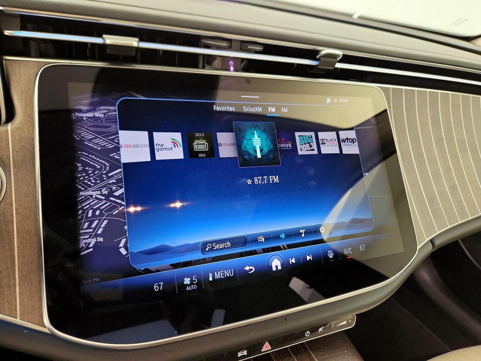 2025 Mercedes-Benz E-Class E350 - Photo 17