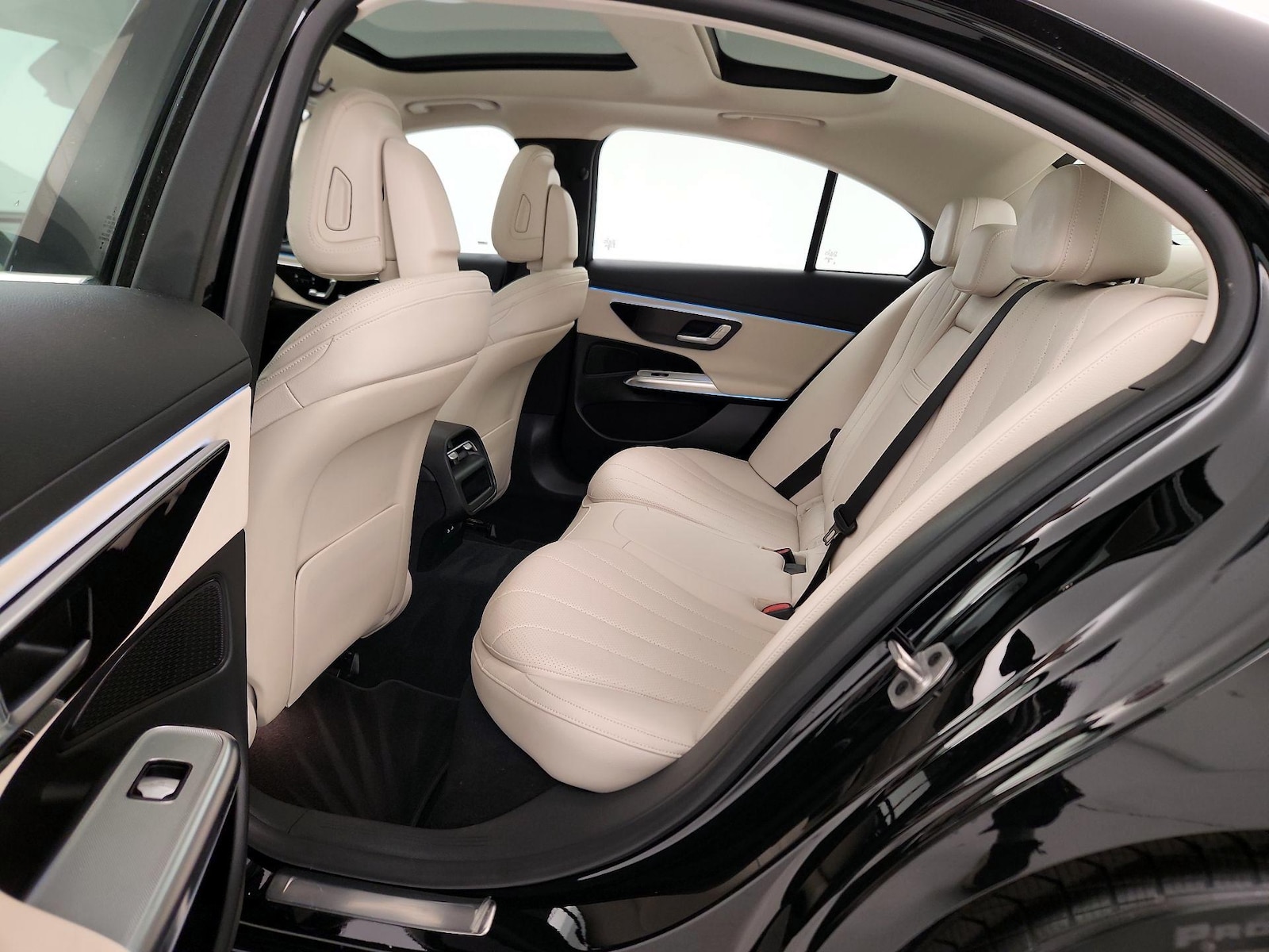 2025 Mercedes-Benz E-Class E350 - Photo 22