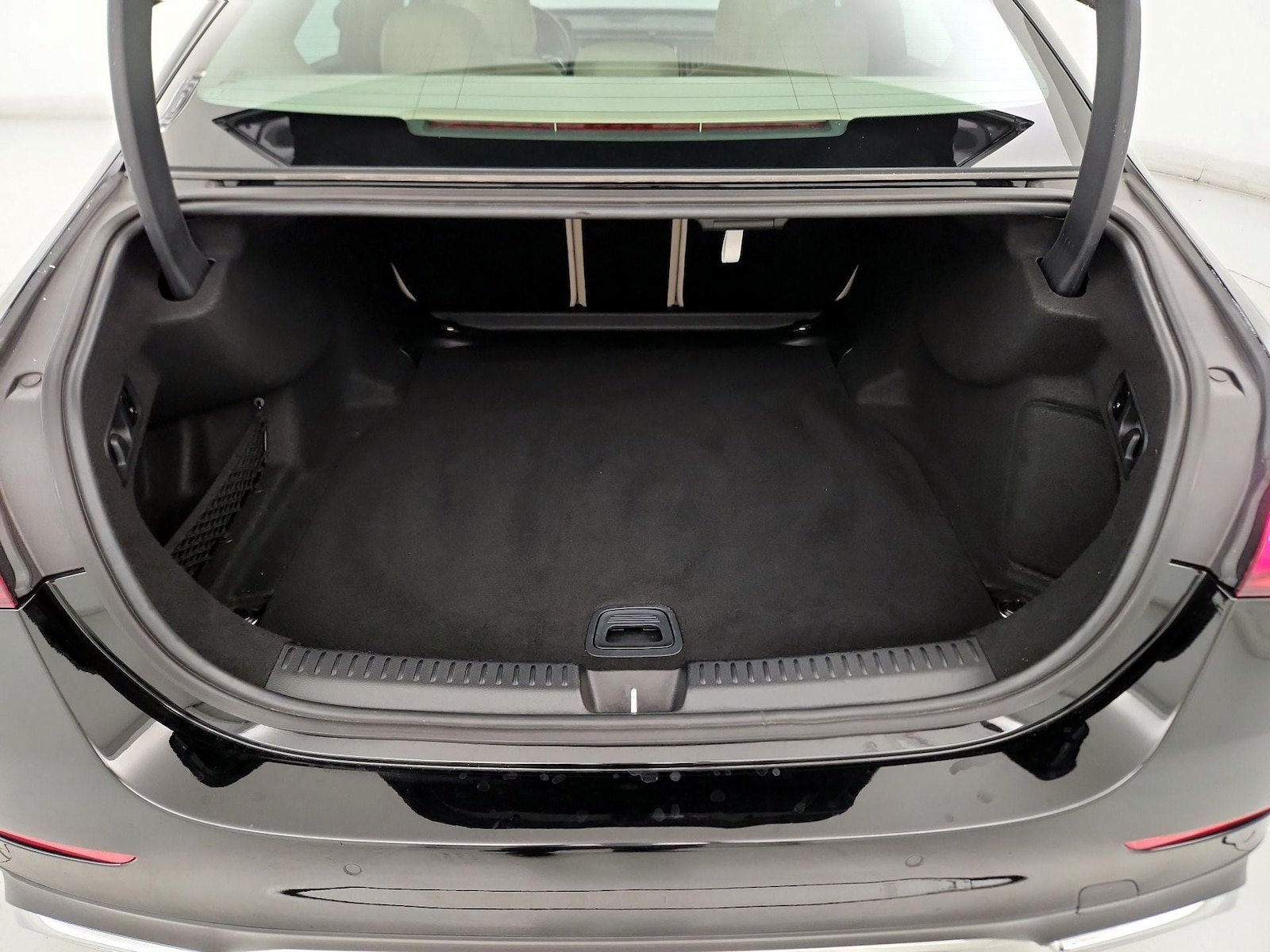 2025 Mercedes-Benz E-Class E350 - Photo 23