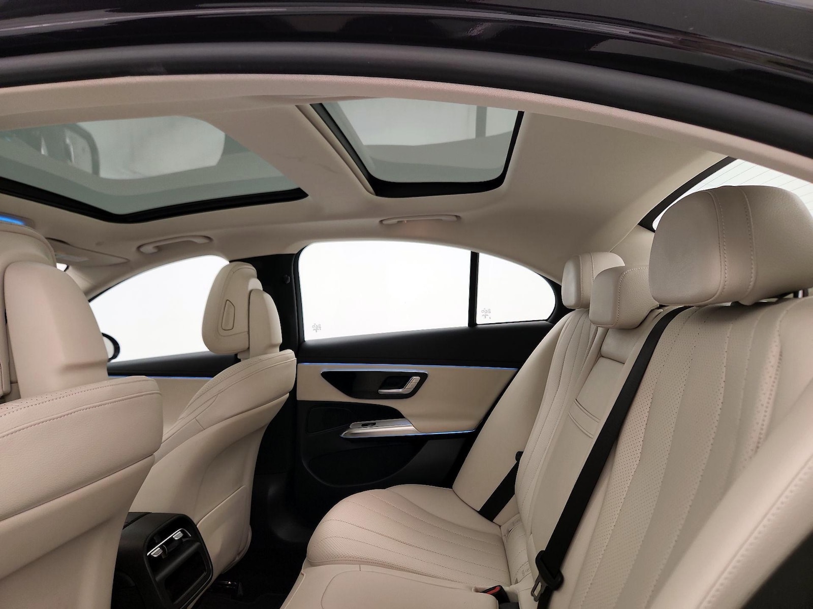 2025 Mercedes-Benz E-Class E350 - Photo 25