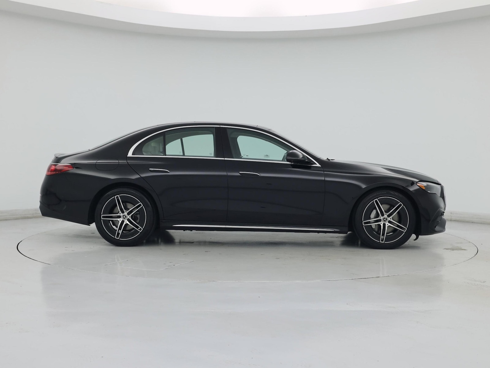 2025 Mercedes-Benz E-Class E350 - Photo 8
