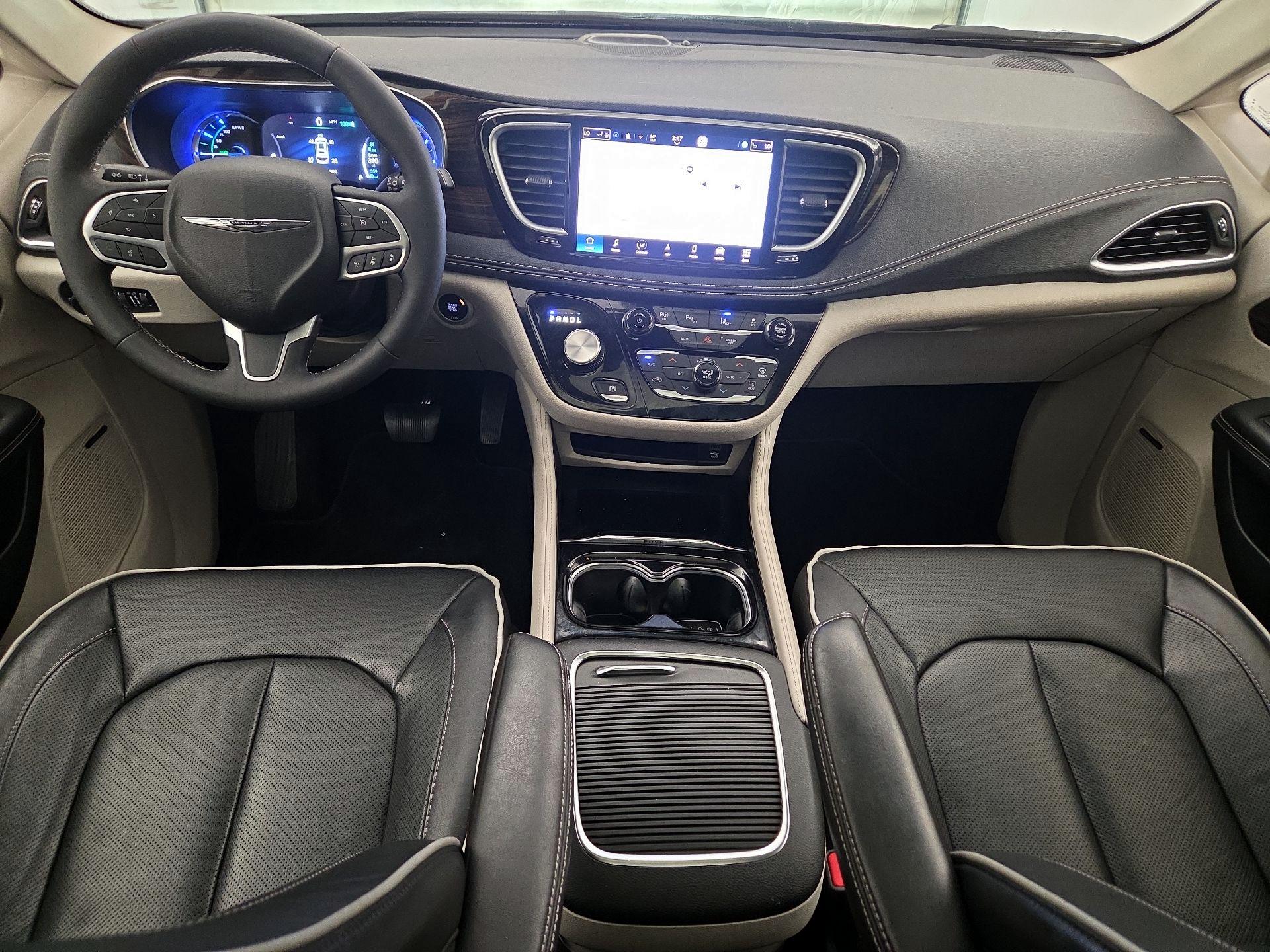 Thumbnail: 2023 Chrysler Pacifica - 9