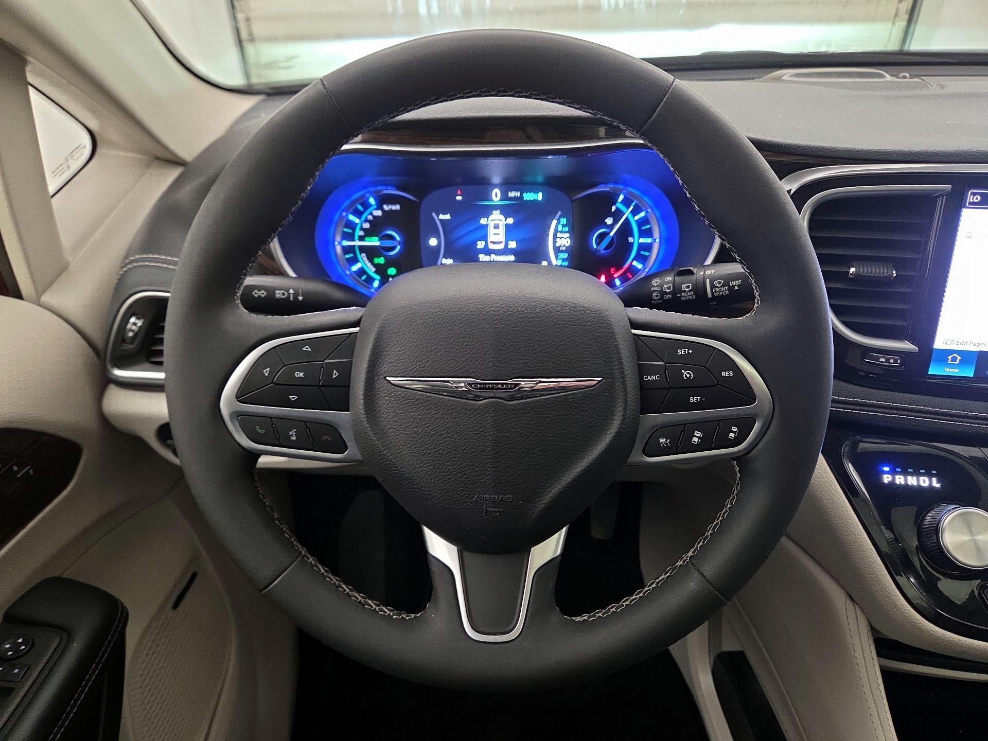 Thumbnail: 2023 Chrysler Pacifica - 10