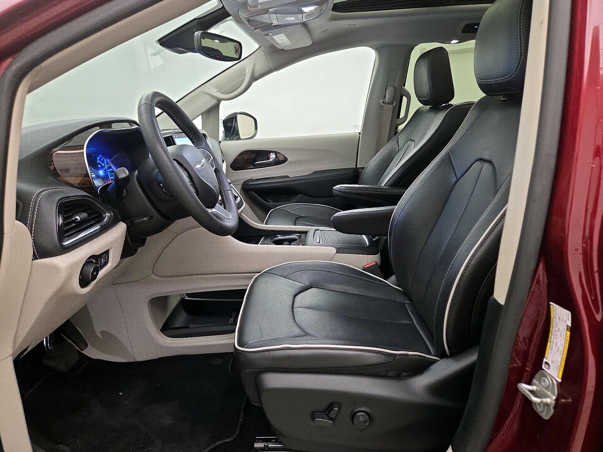 Thumbnail: 2023 Chrysler Pacifica - 11