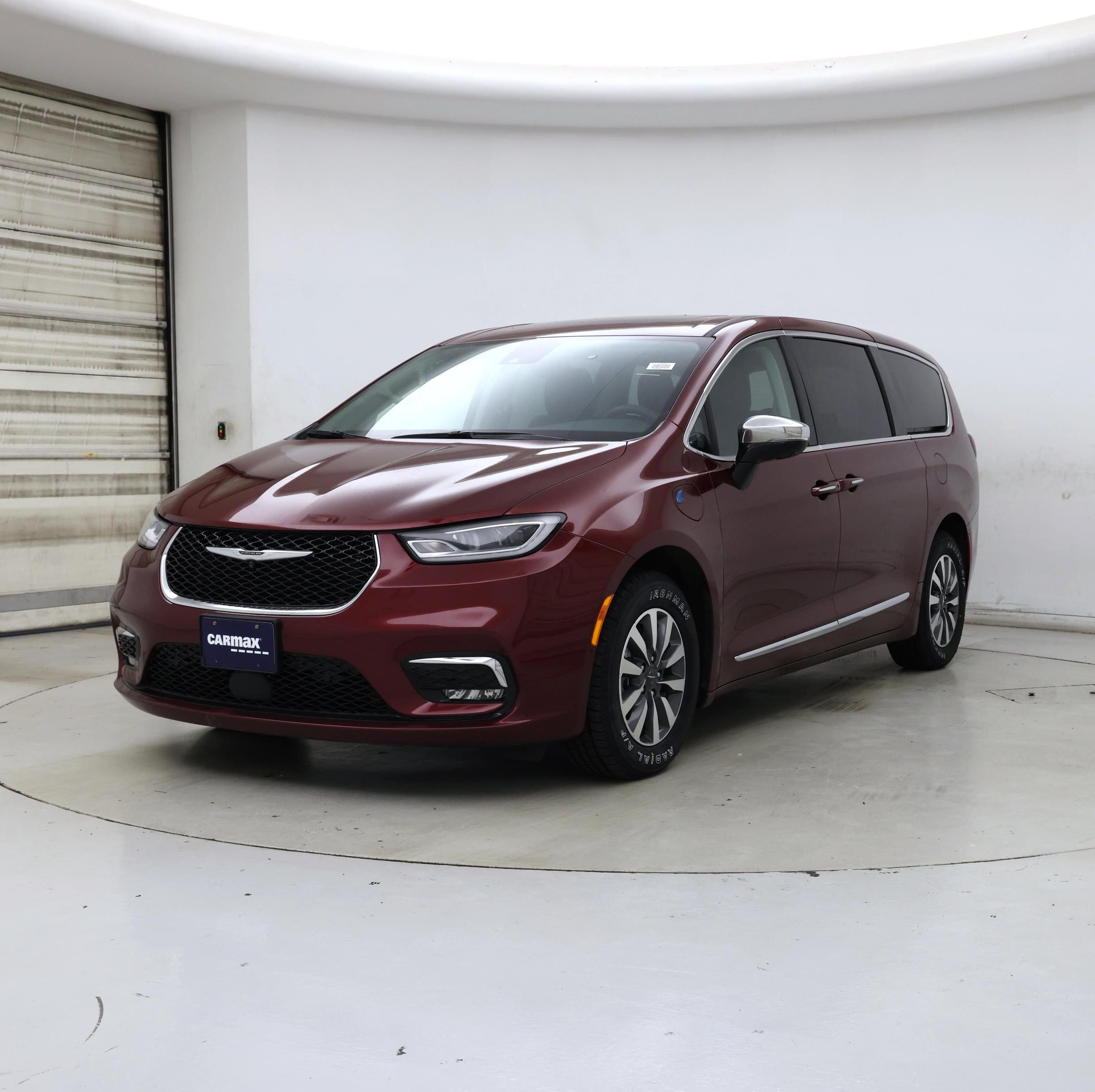 Thumbnail: 2023 Chrysler Pacifica - 4