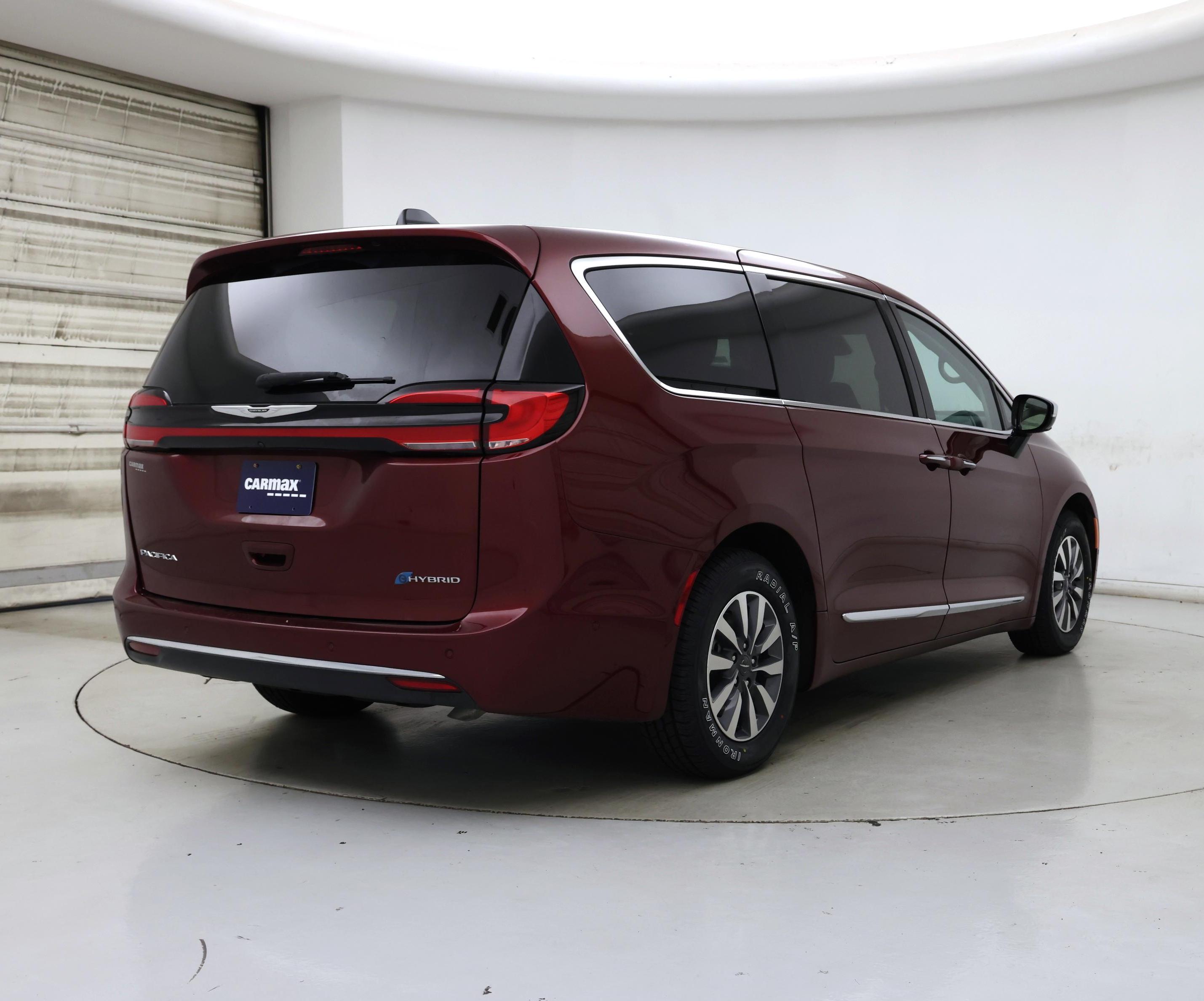 Thumbnail: 2023 Chrysler Pacifica - 8