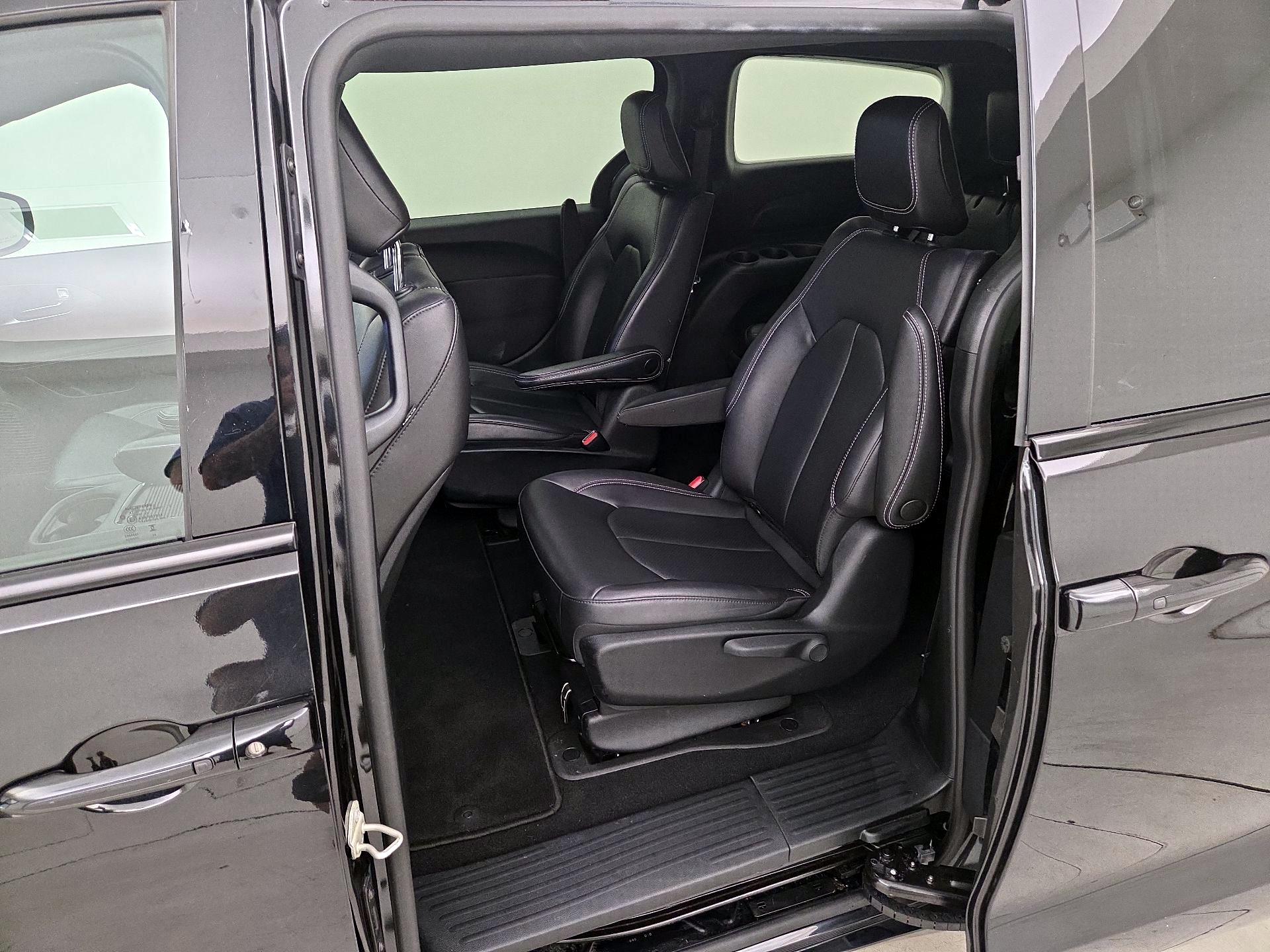 Thumbnail: 2023 Chrysler Pacifica - 19