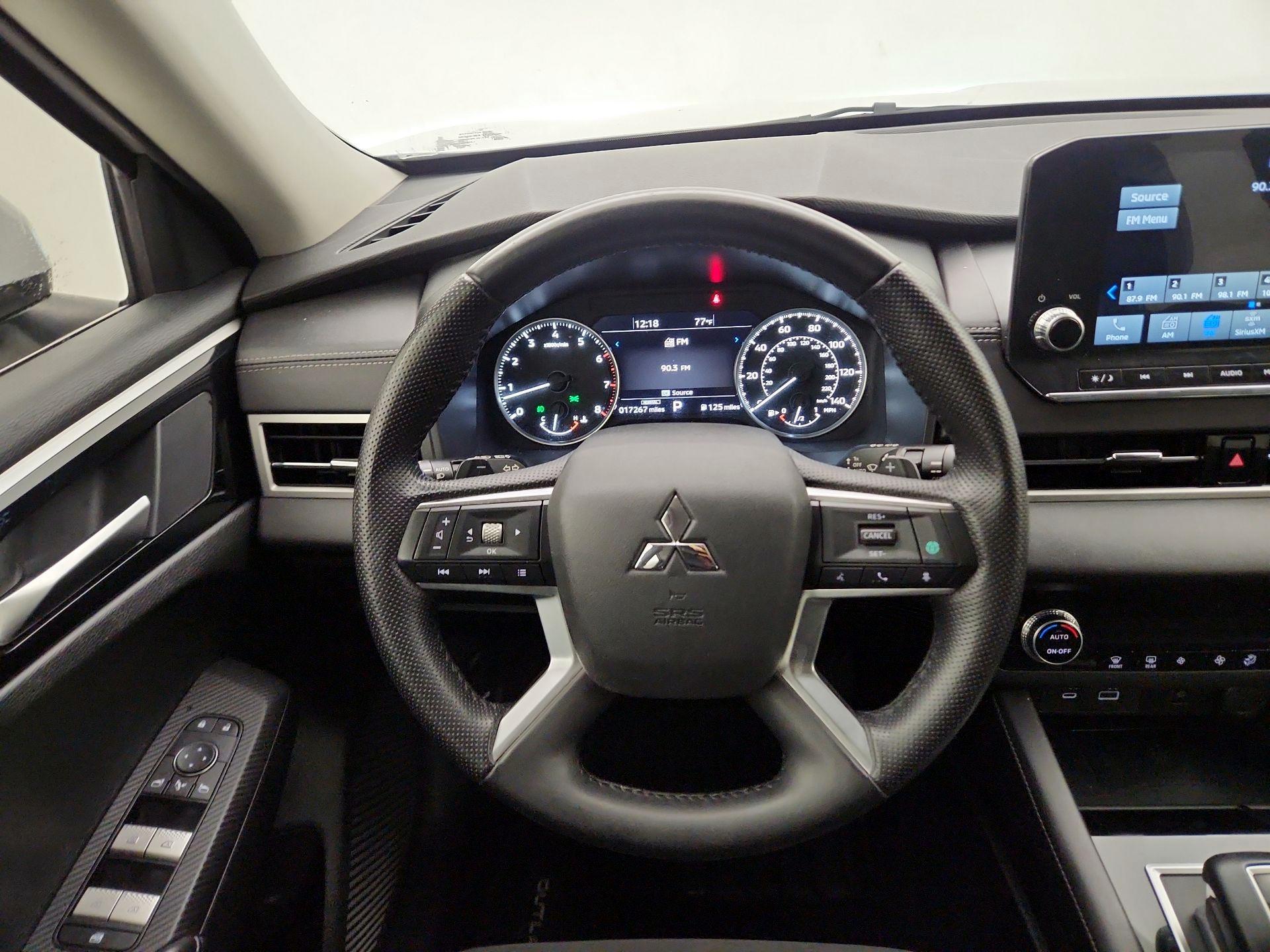 Thumbnail: 2024 Mitsubishi Outlander - 10