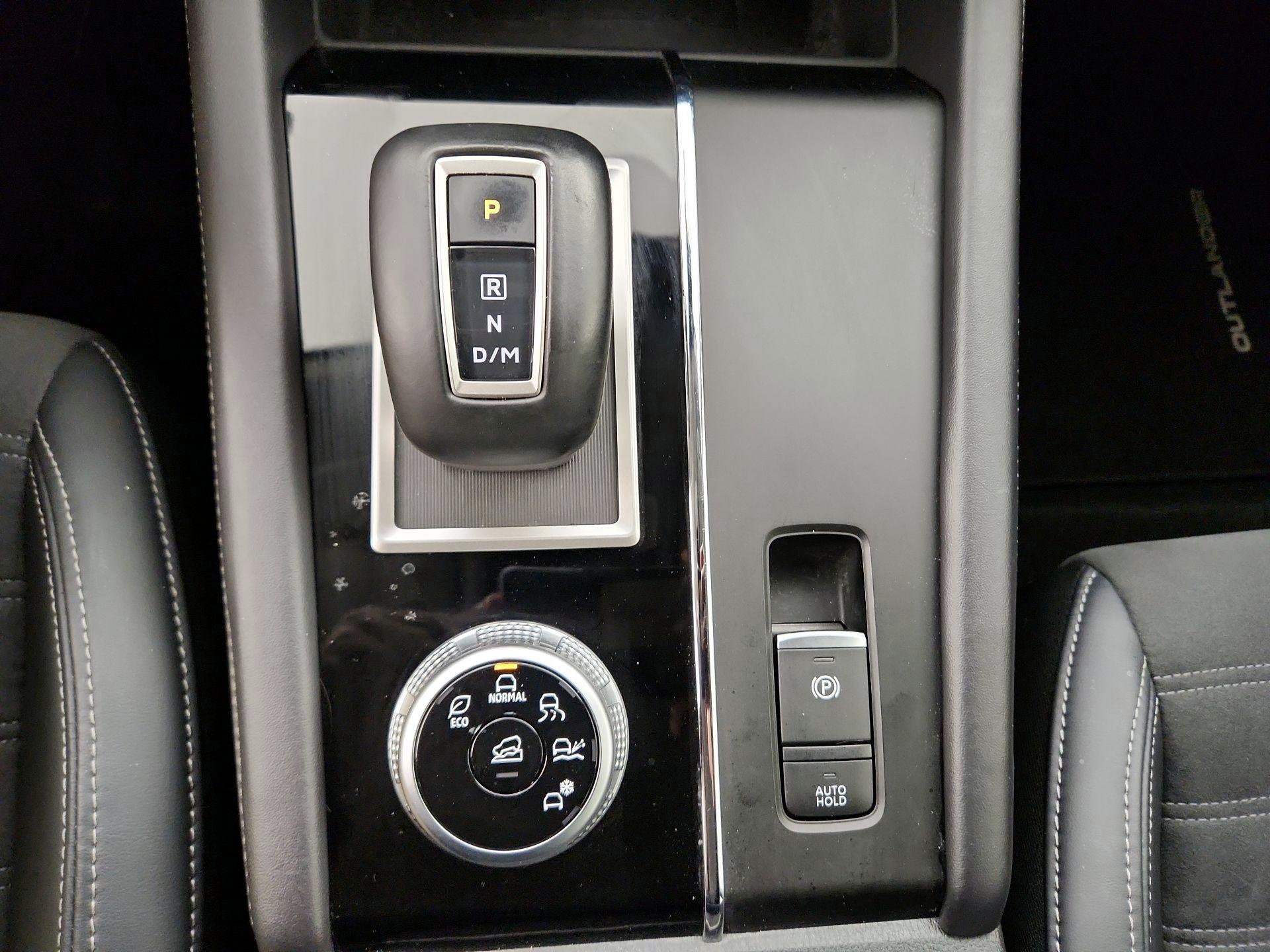 Thumbnail: 2024 Mitsubishi Outlander - 18