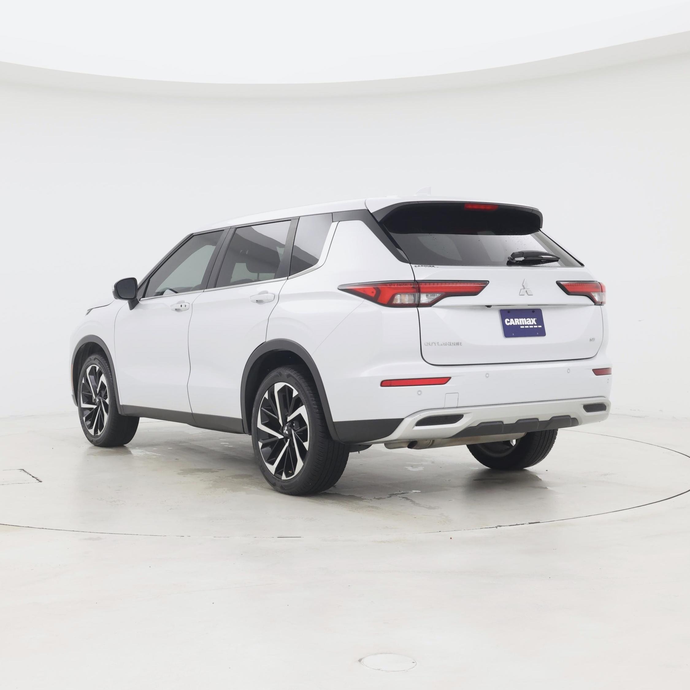 Thumbnail: 2024 Mitsubishi Outlander - 2