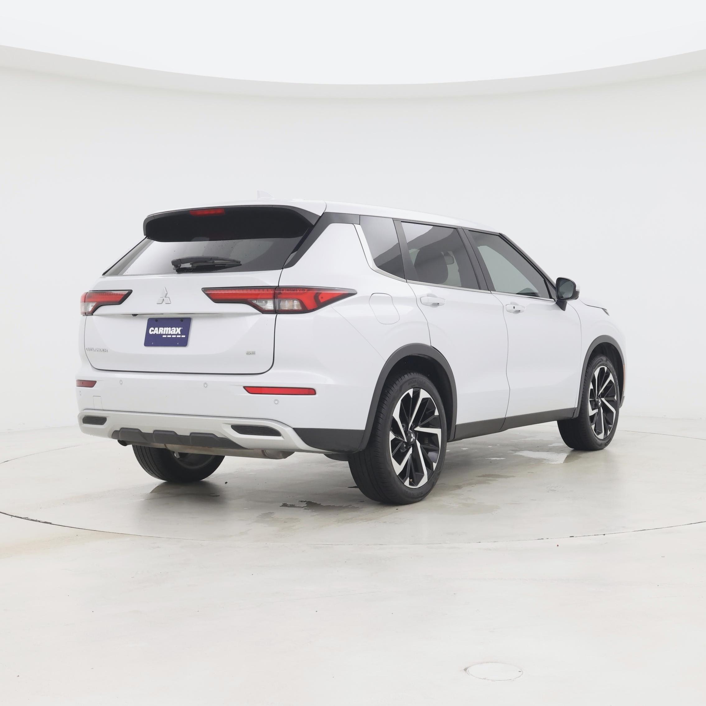 Thumbnail: 2024 Mitsubishi Outlander - 8