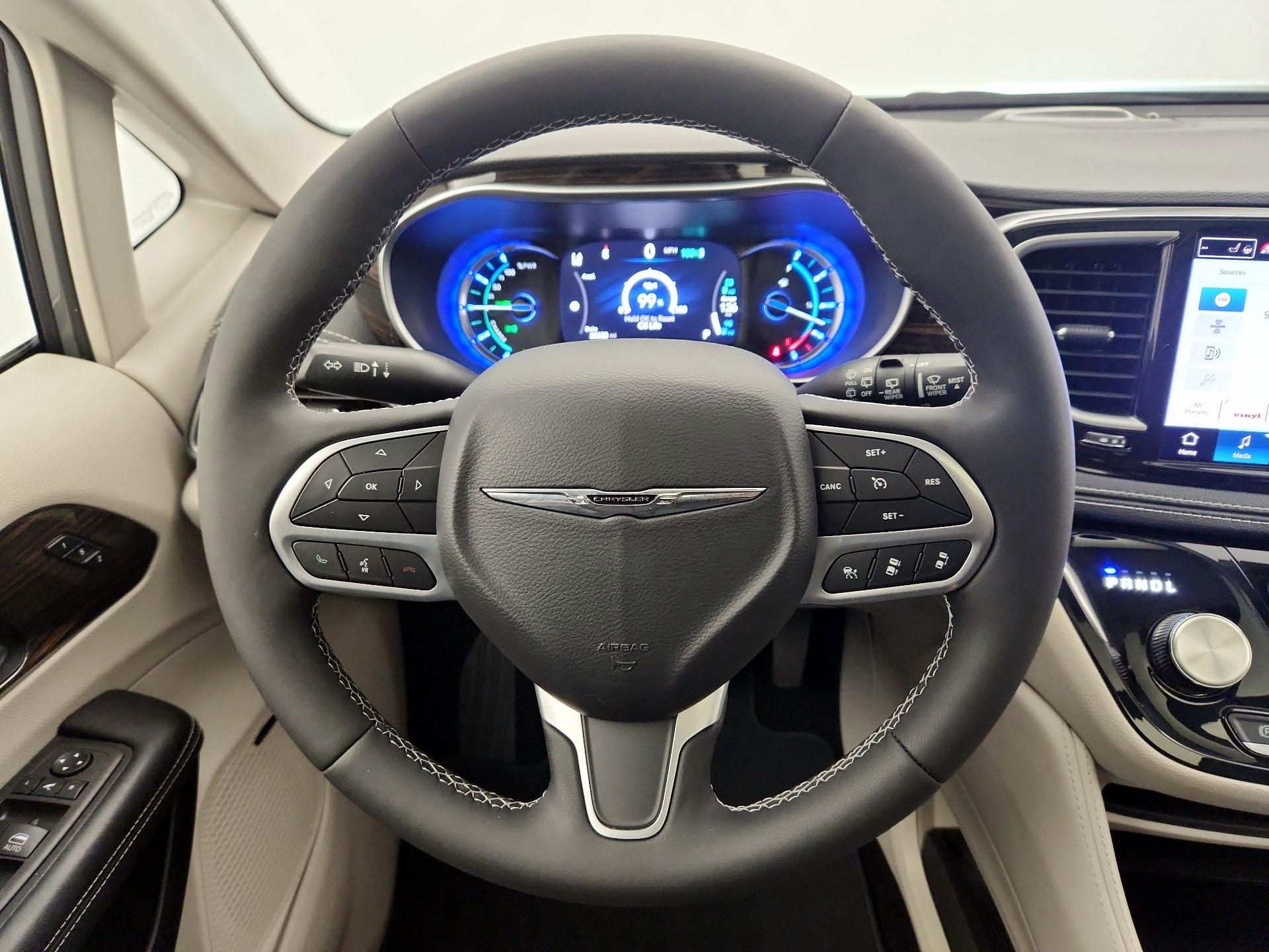 Thumbnail: 2023 Chrysler Pacifica - 10