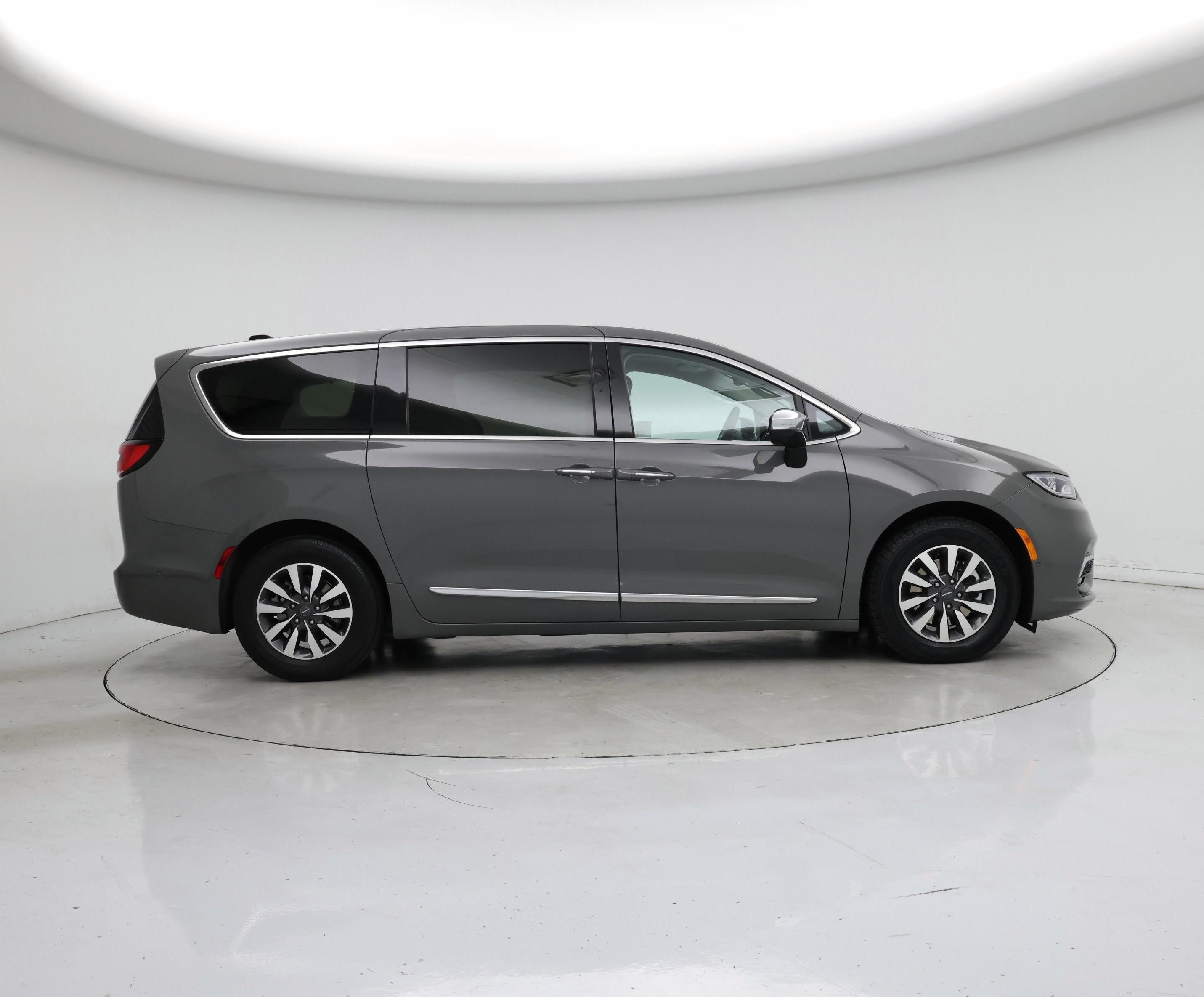 Thumbnail: 2023 Chrysler Pacifica - 7