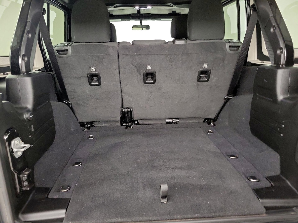 Trunk/Cargo (Seats Up)