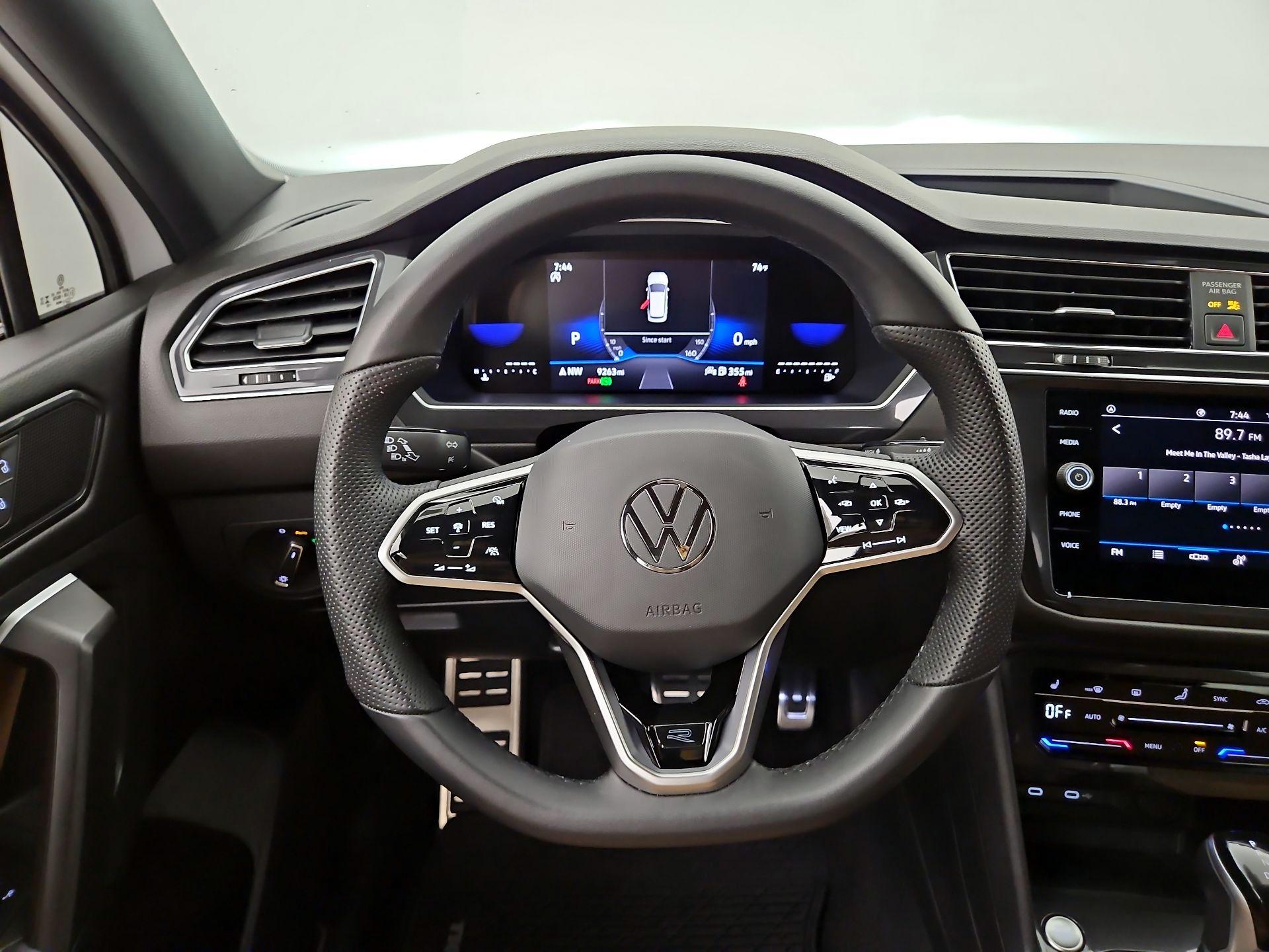 Thumbnail: 2023 Volkswagen Tiguan - 10