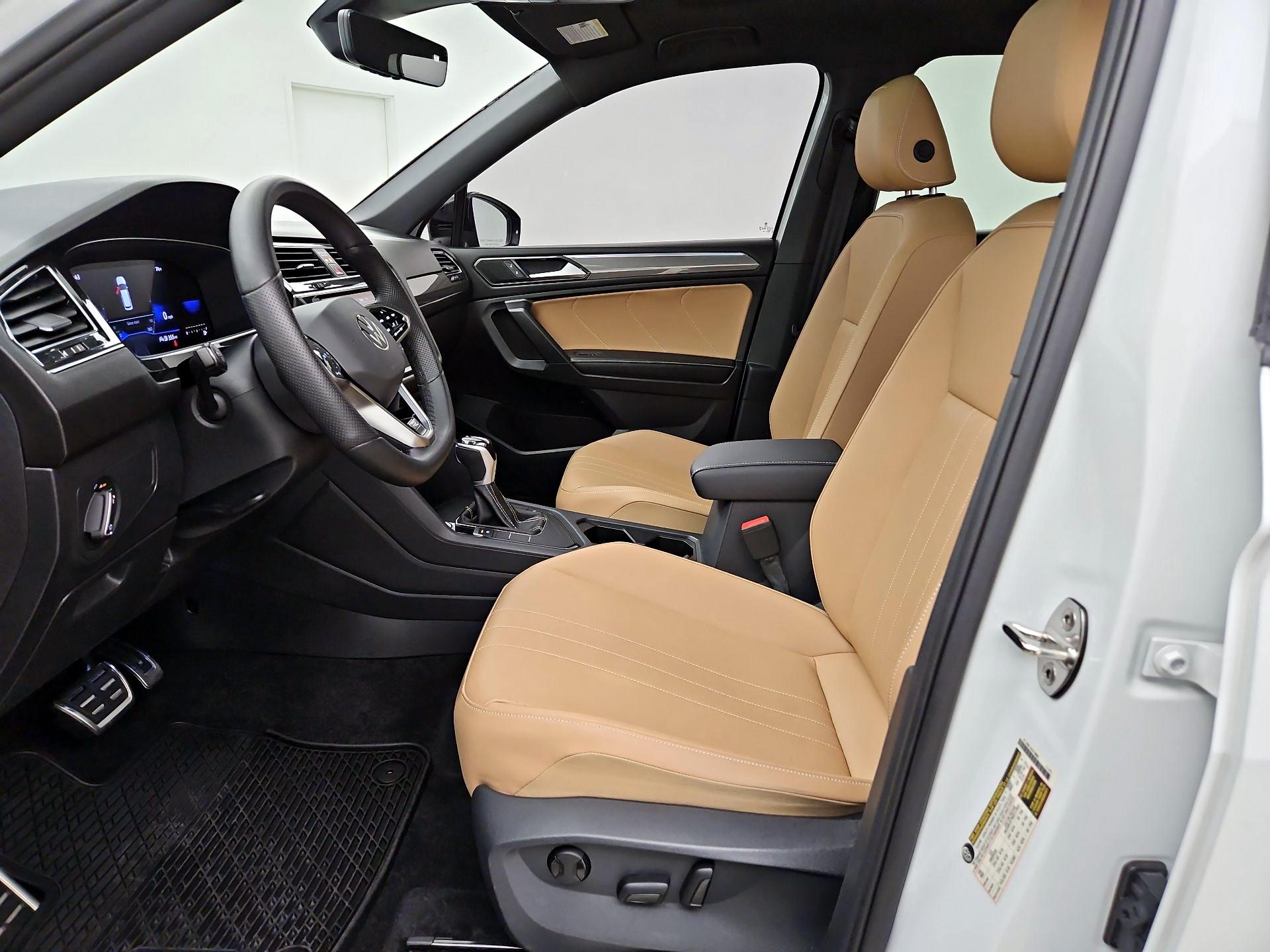 Thumbnail: 2023 Volkswagen Tiguan - 11