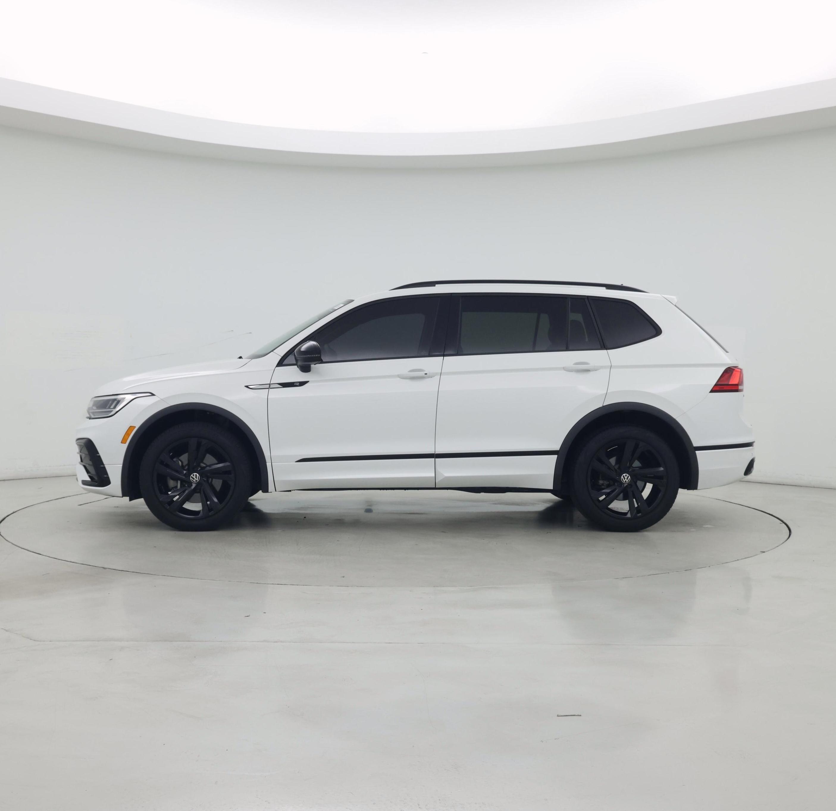 Thumbnail: 2023 Volkswagen Tiguan - 3