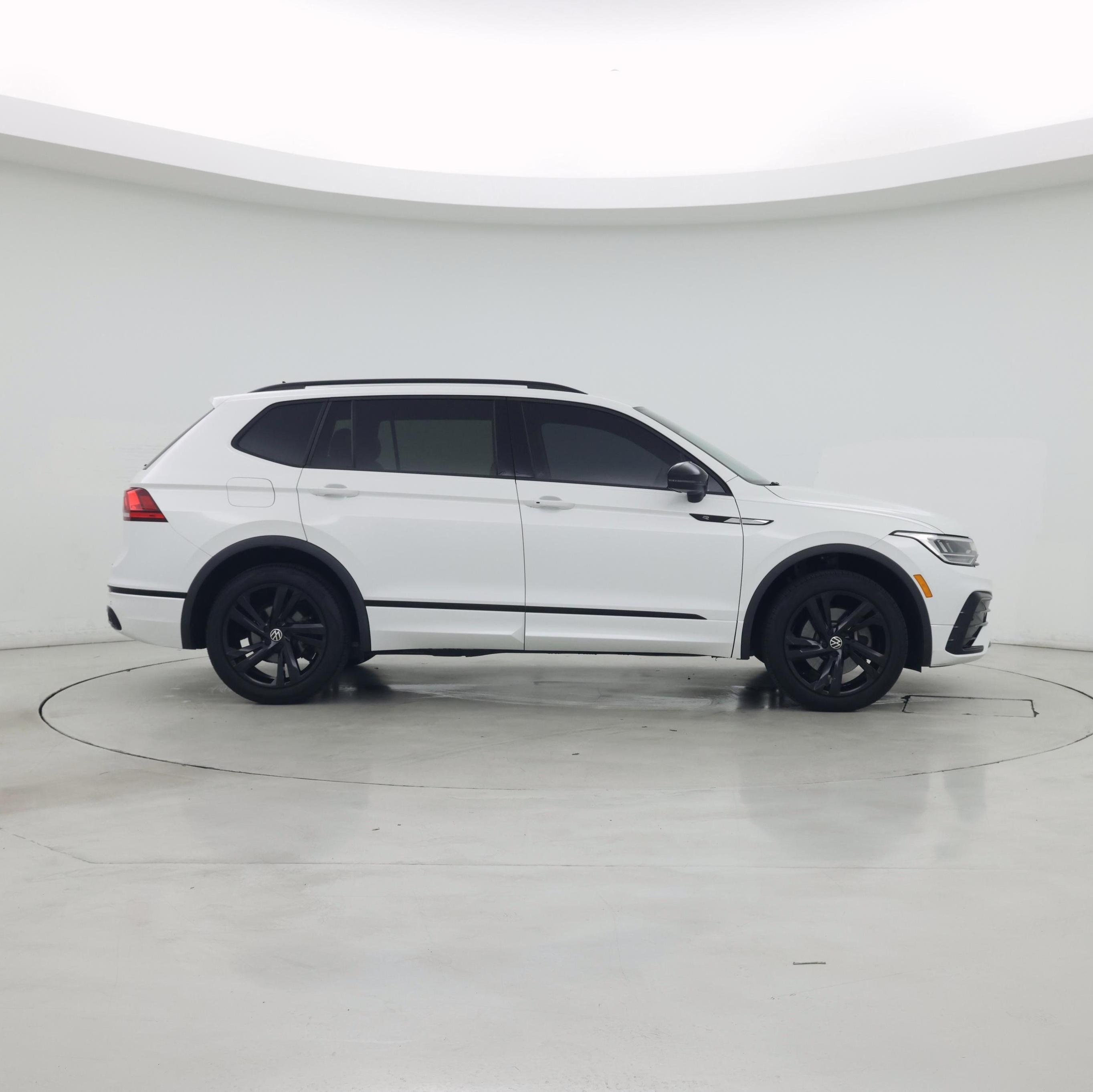 Thumbnail: 2023 Volkswagen Tiguan - 7