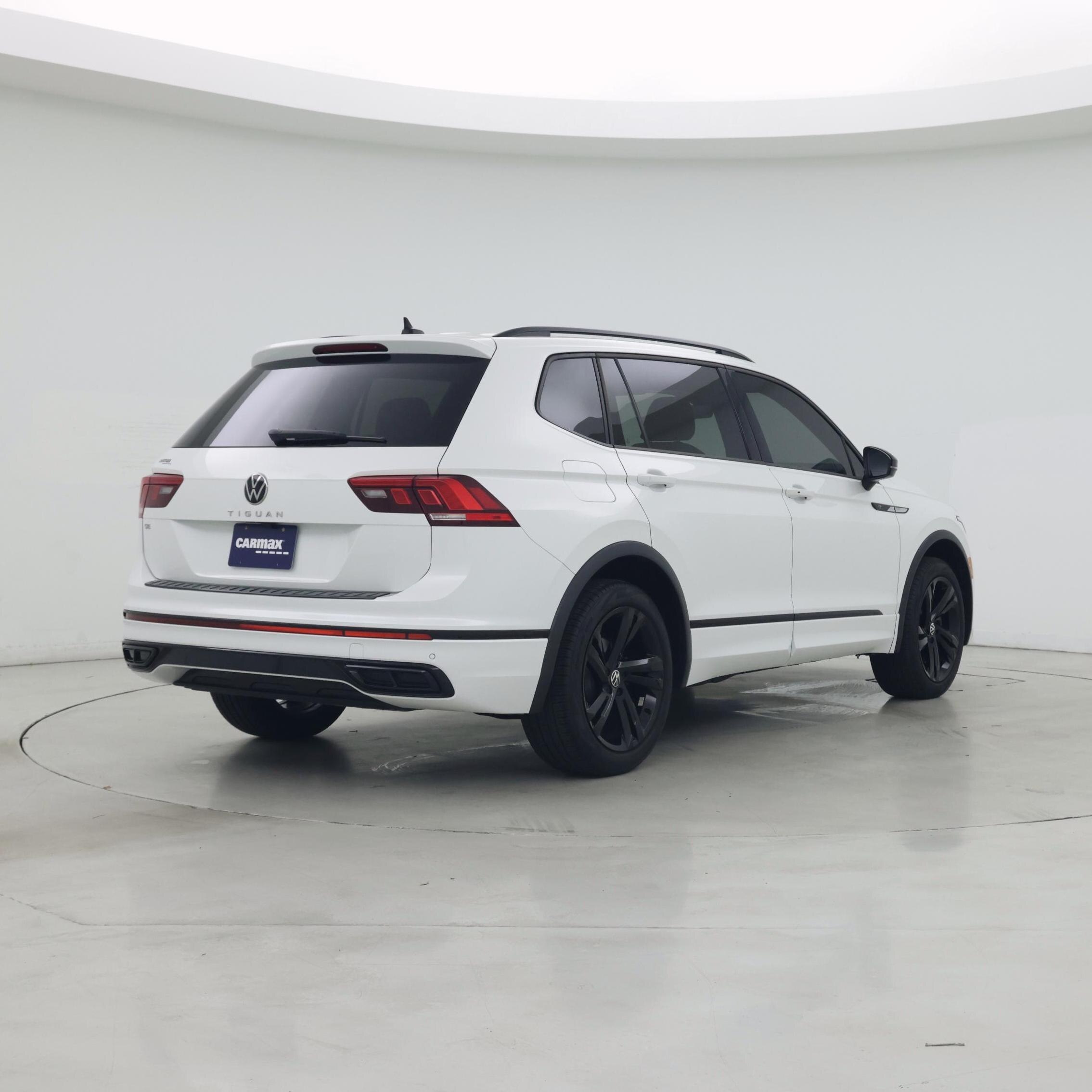 Thumbnail: 2023 Volkswagen Tiguan - 8