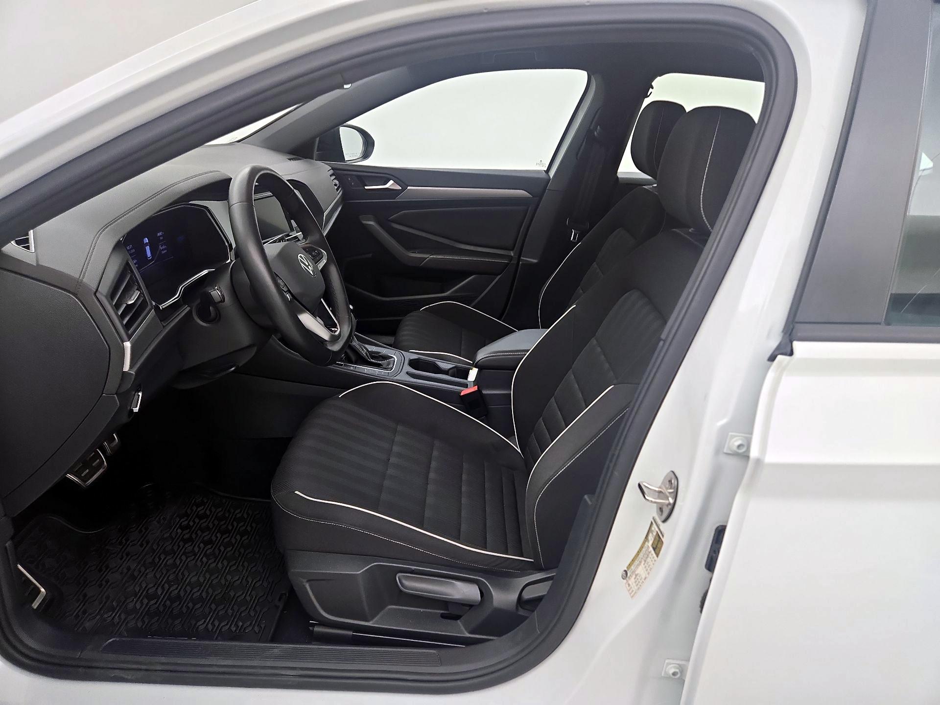 Thumbnail: 2024 Volkswagen Jetta - 11