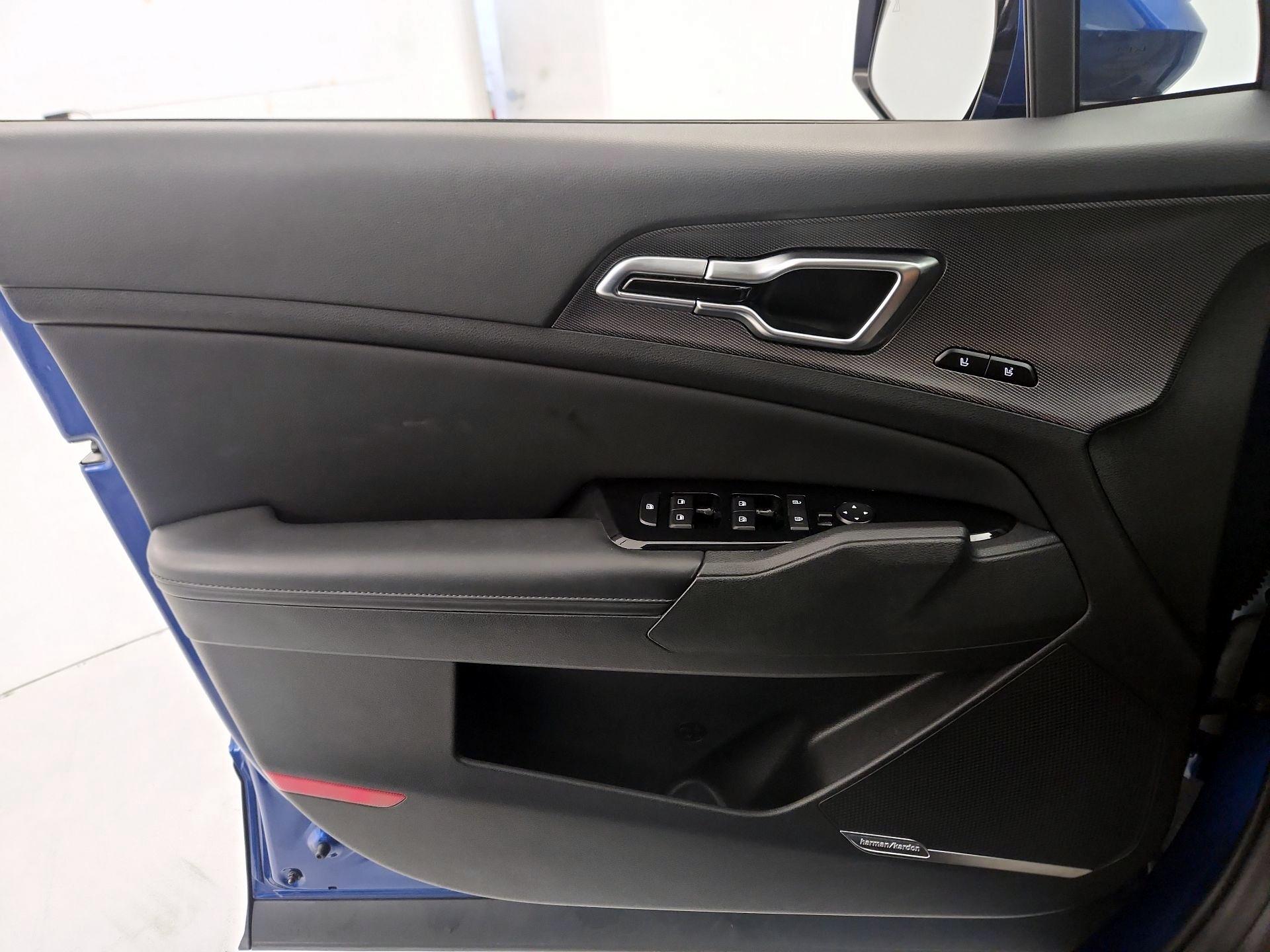 Thumbnail: 2023 Kia Sportage - 12