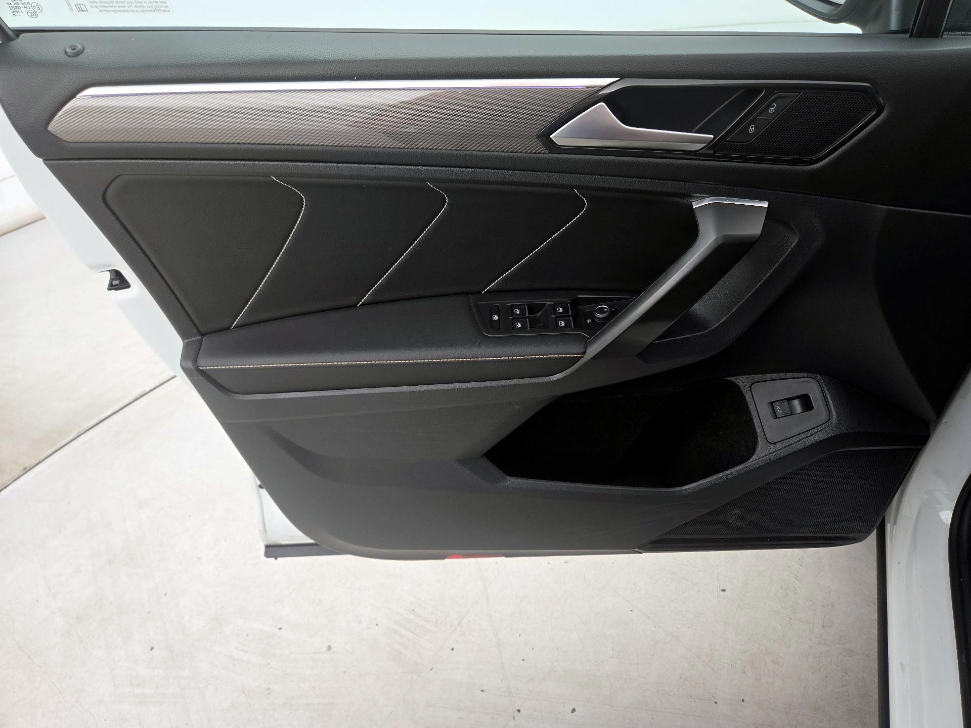Thumbnail: 2022 Volkswagen Tiguan - 12