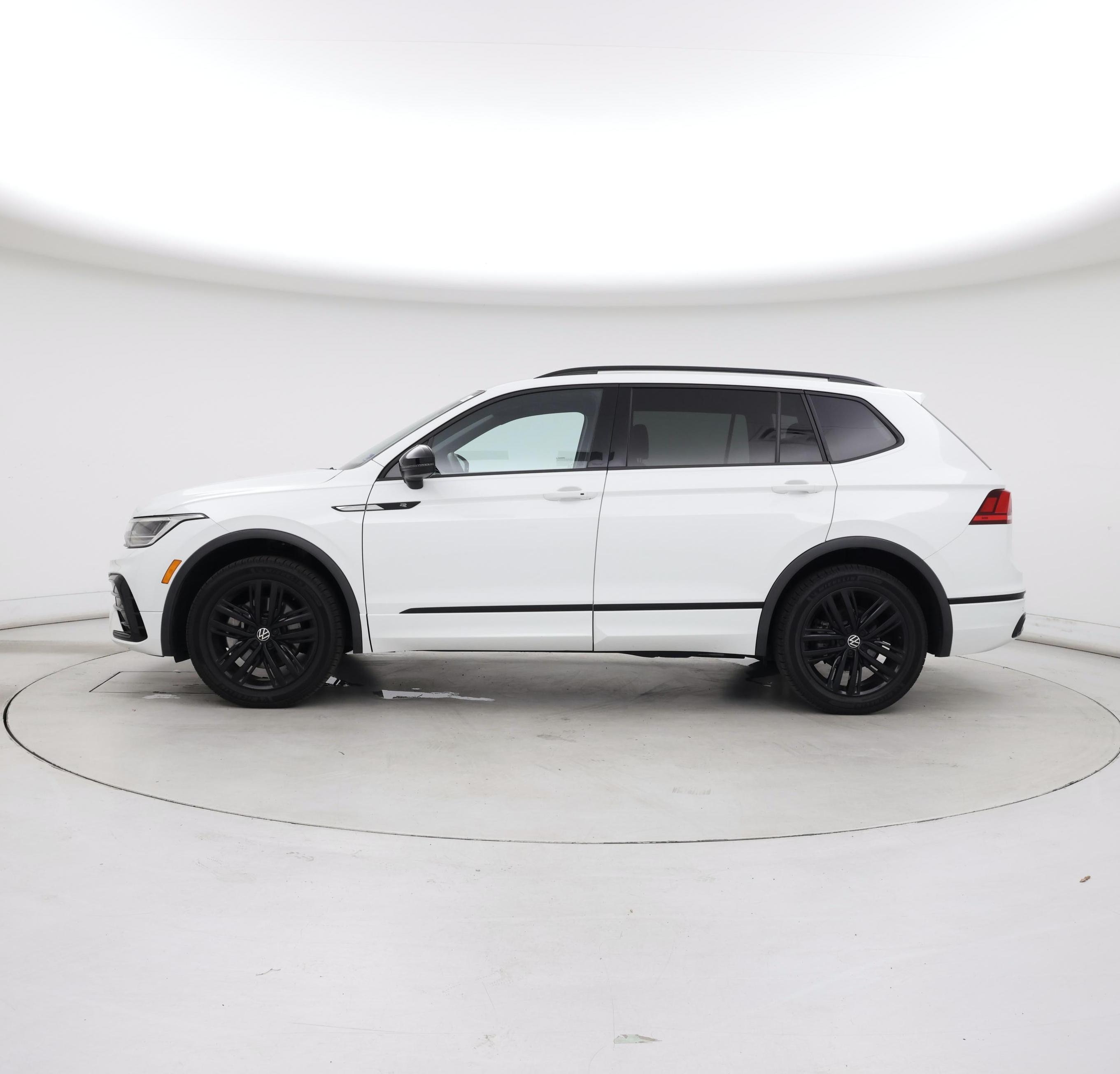 Thumbnail: 2022 Volkswagen Tiguan - 3