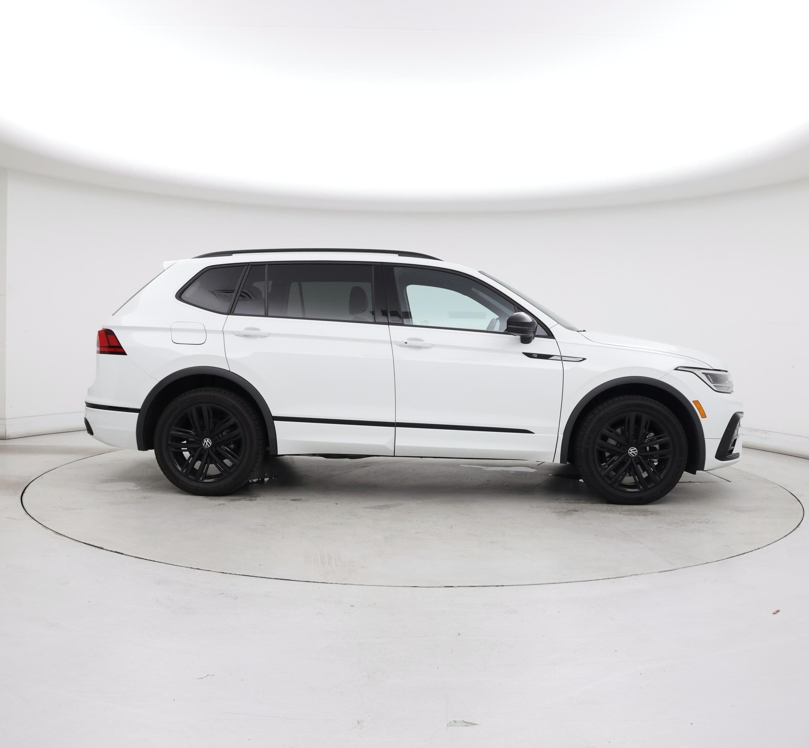 Thumbnail: 2022 Volkswagen Tiguan - 7