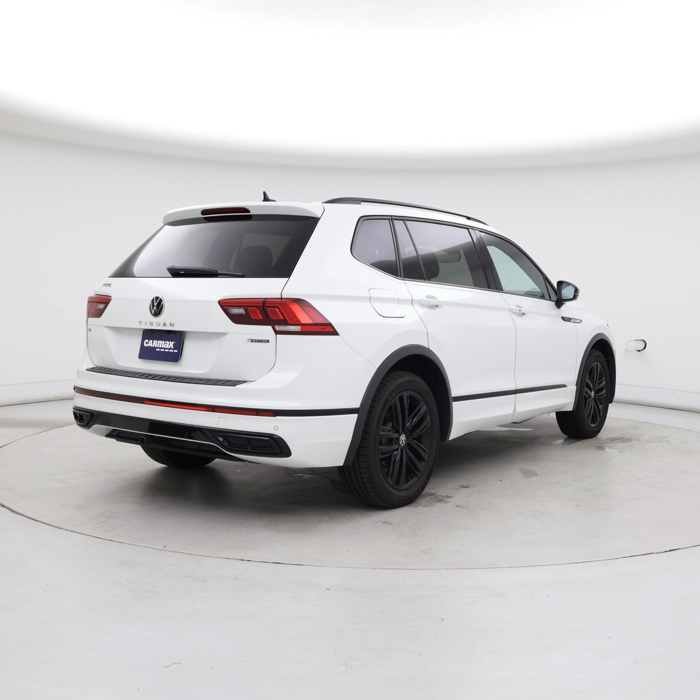 Thumbnail: 2022 Volkswagen Tiguan - 8