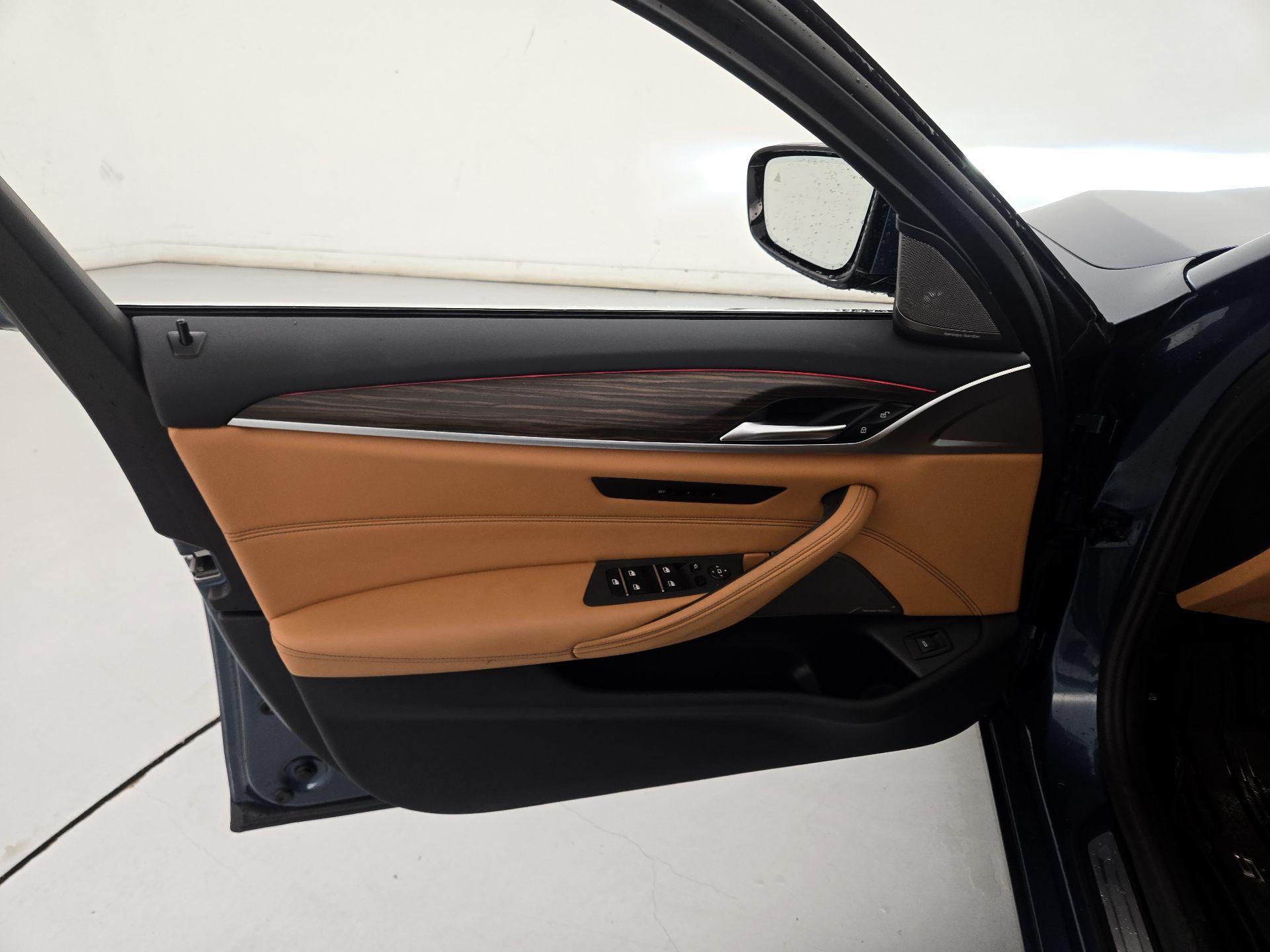 Thumbnail: 2023 BMW 5 Series - 12