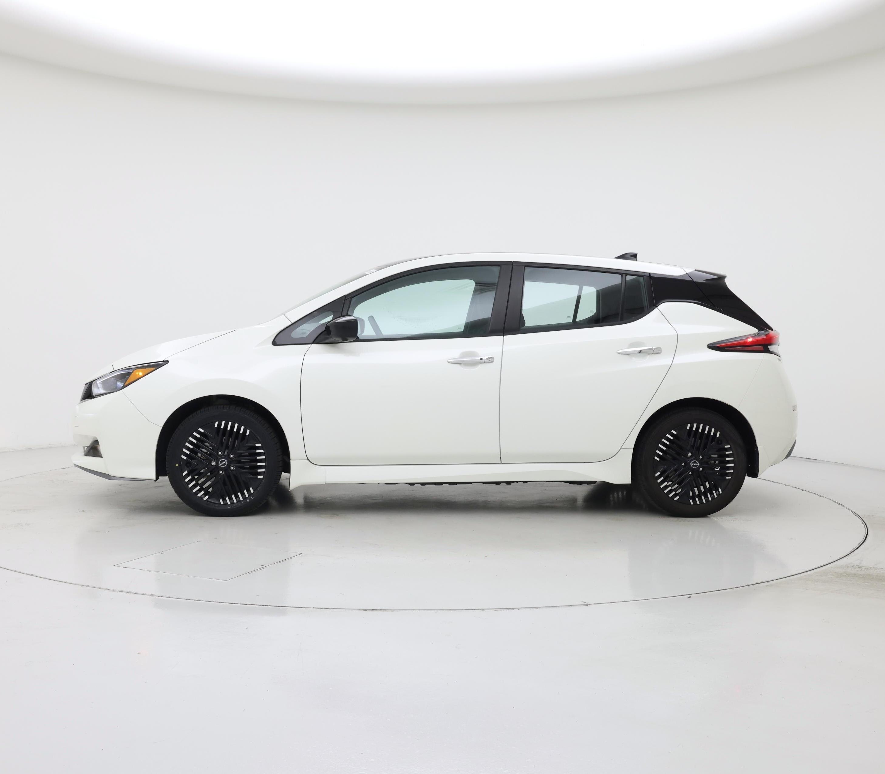 Thumbnail: 2024 Nissan Leaf - 3
