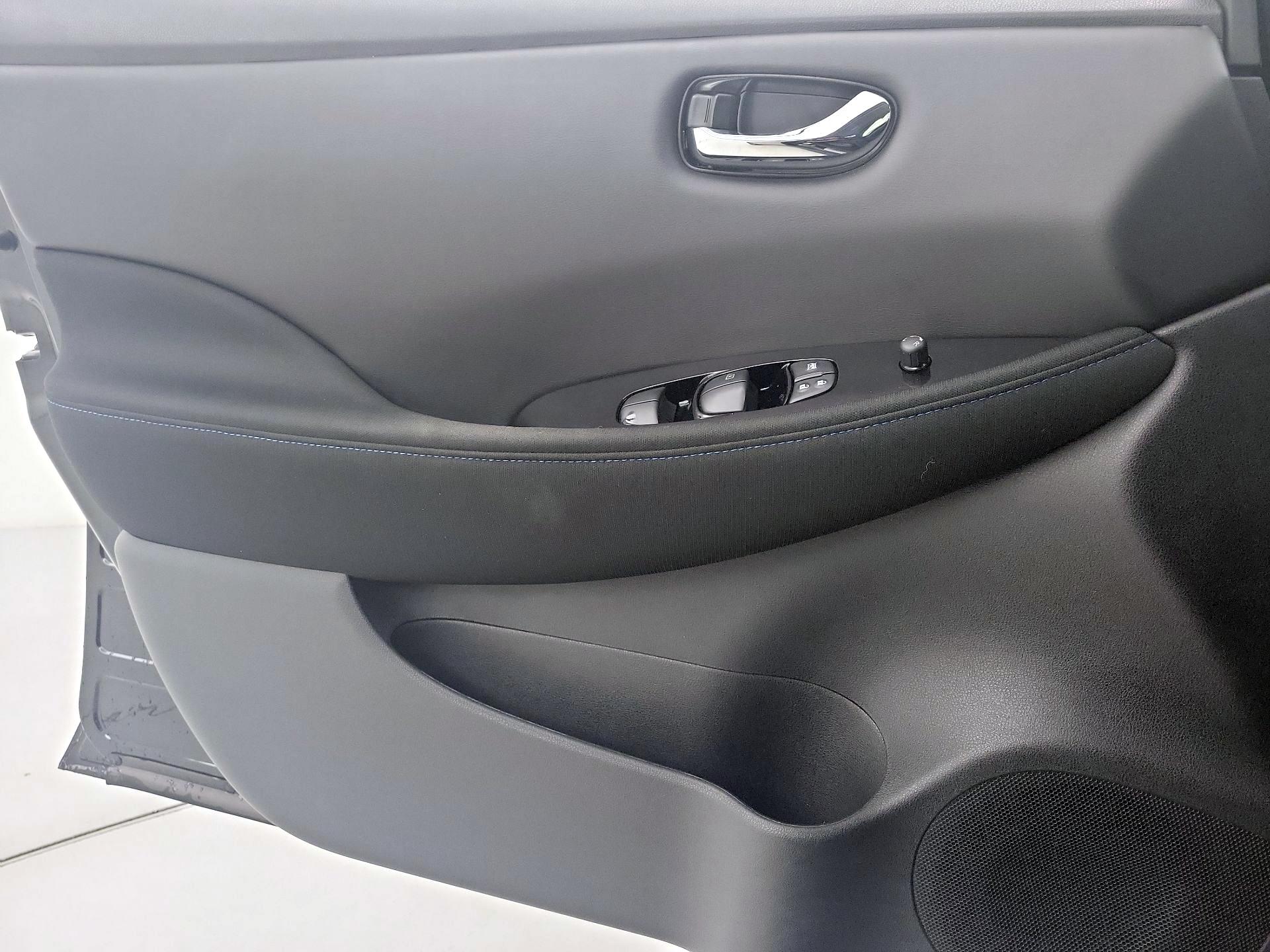Thumbnail: 2024 Nissan Leaf - 12
