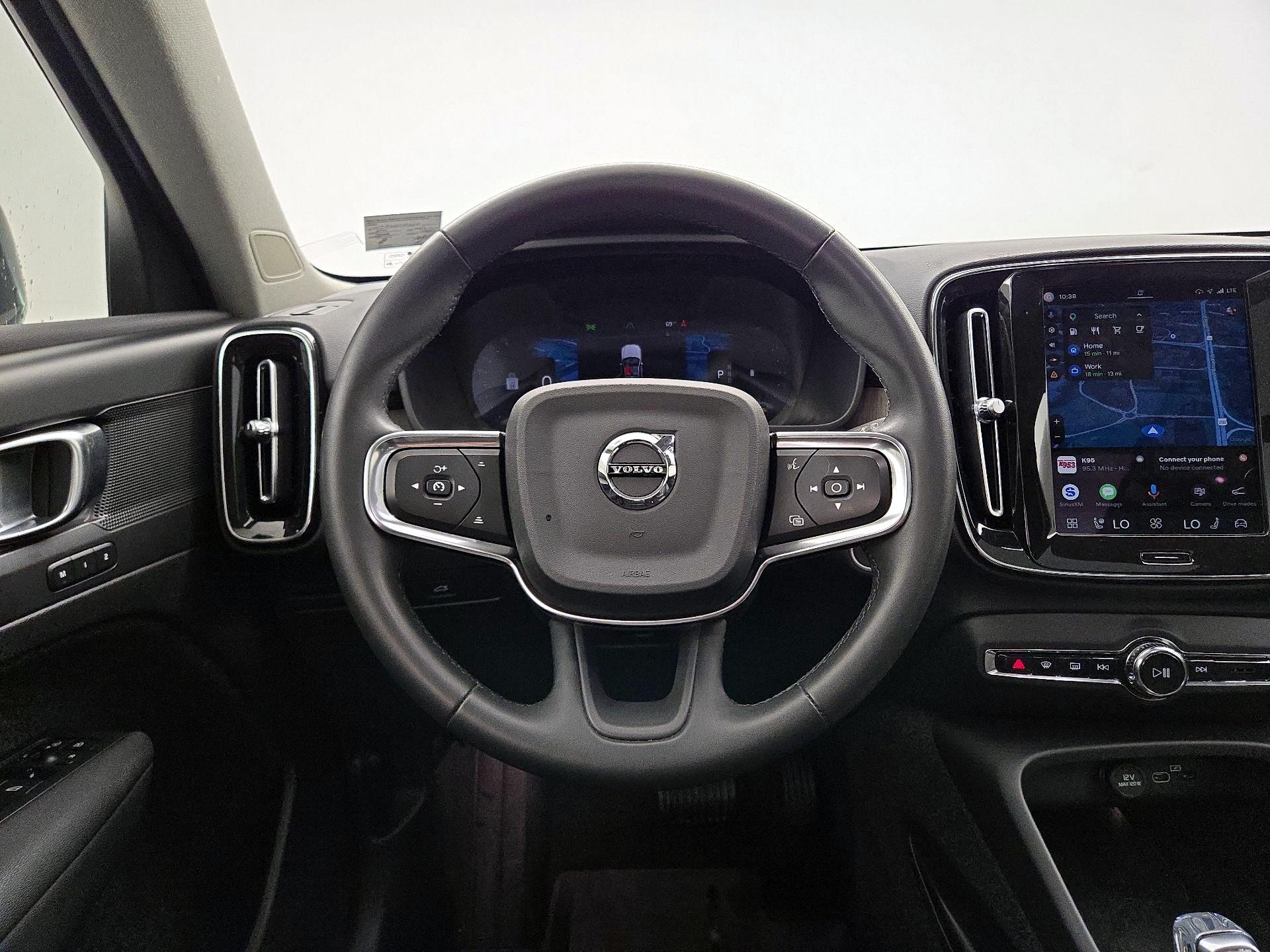 Thumbnail: 2023 Volvo XC40 - 10