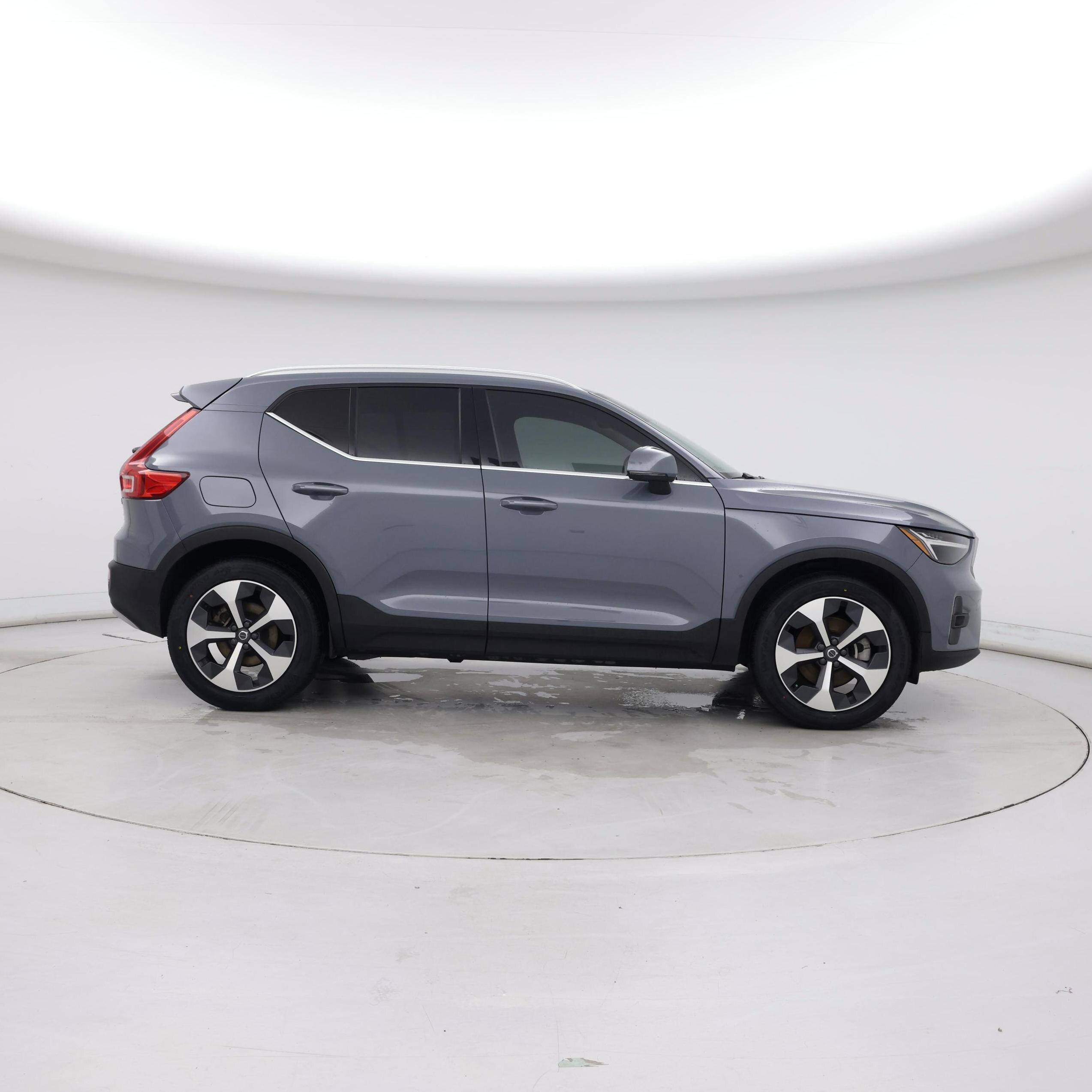 Thumbnail: 2023 Volvo XC40 - 7