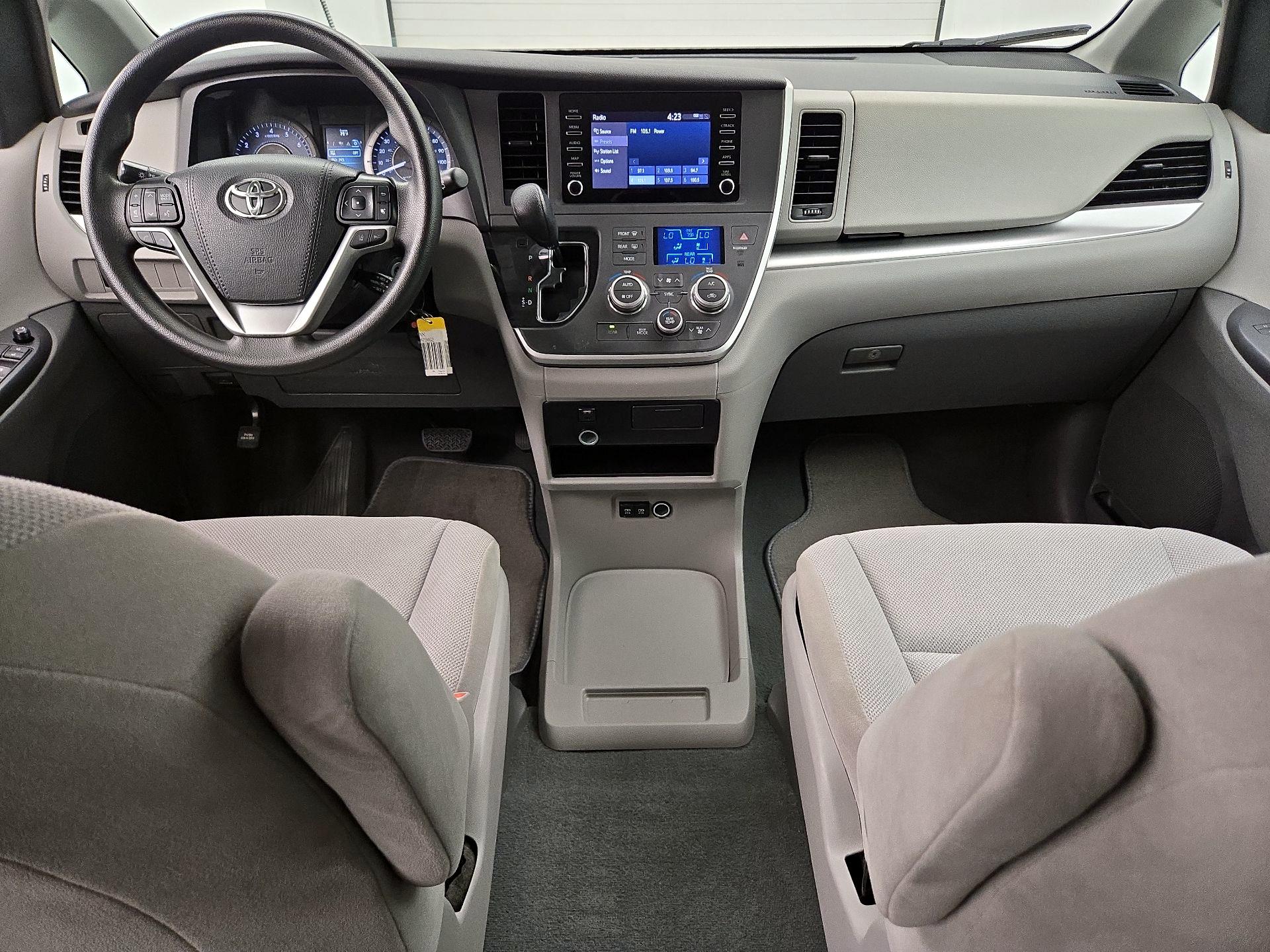 Thumbnail: 2020 Toyota Sienna - 9