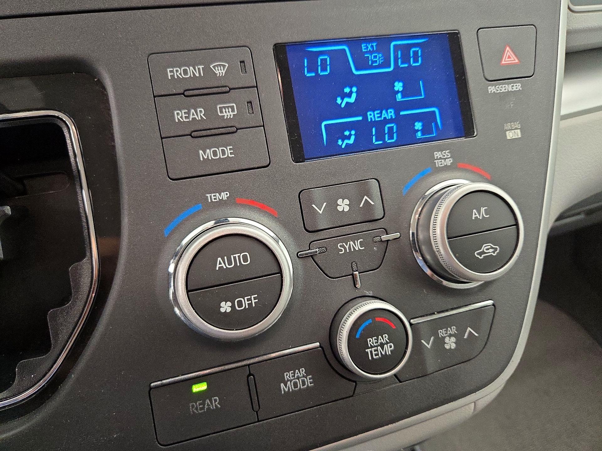Thumbnail: 2020 Toyota Sienna - 16