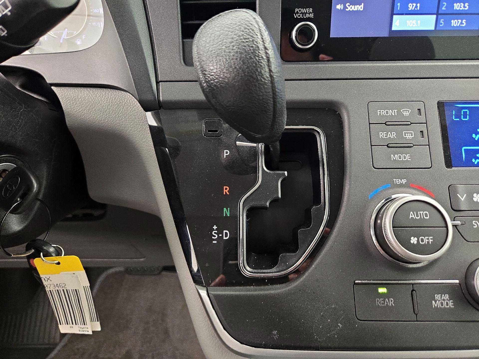 Thumbnail: 2020 Toyota Sienna - 17