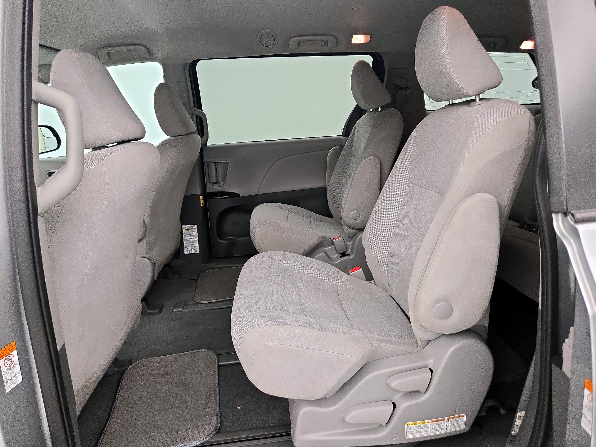 Thumbnail: 2020 Toyota Sienna - 19