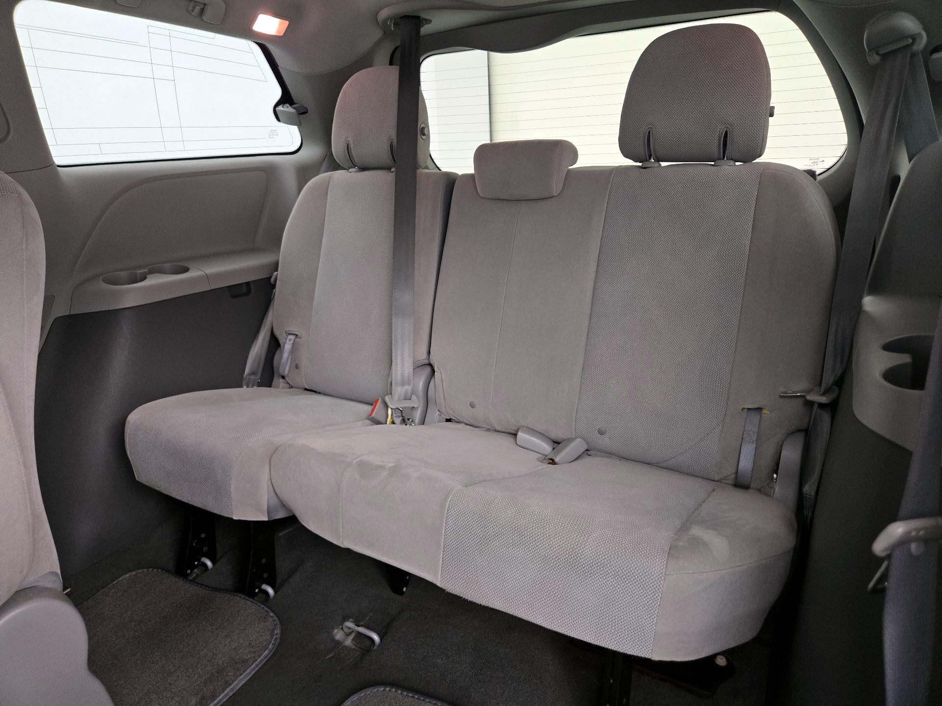Thumbnail: 2020 Toyota Sienna - 20