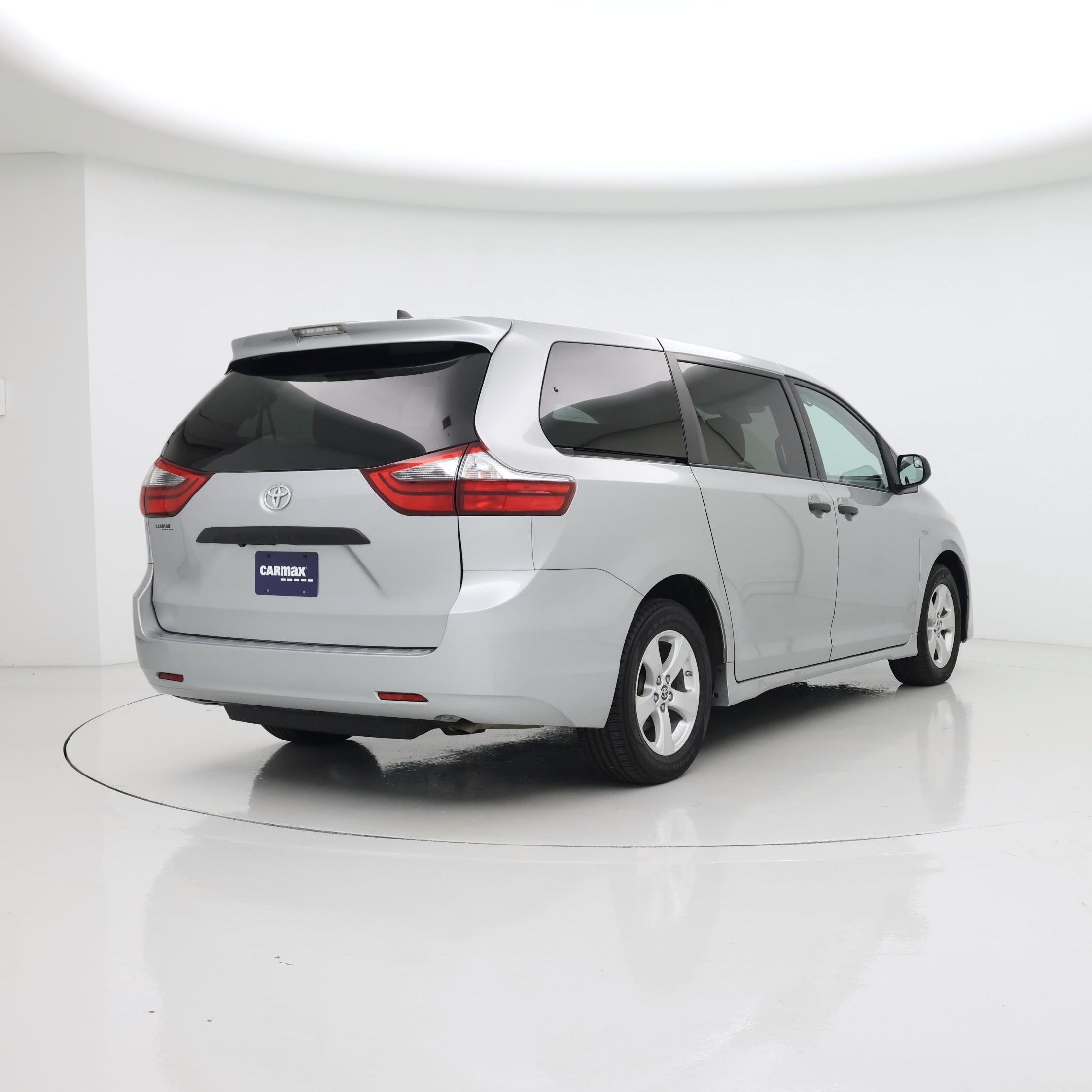Thumbnail: 2020 Toyota Sienna - 8