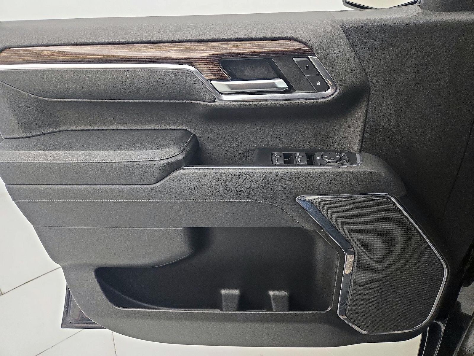 2024 GMC Sierra 1500 Elevation - Photo 13