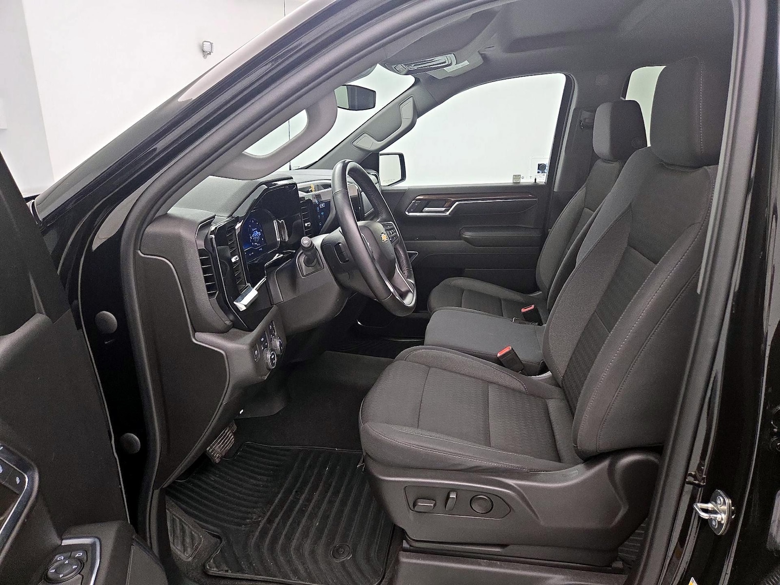 2023 Chevrolet Silverado 1500 LT - Photo 12