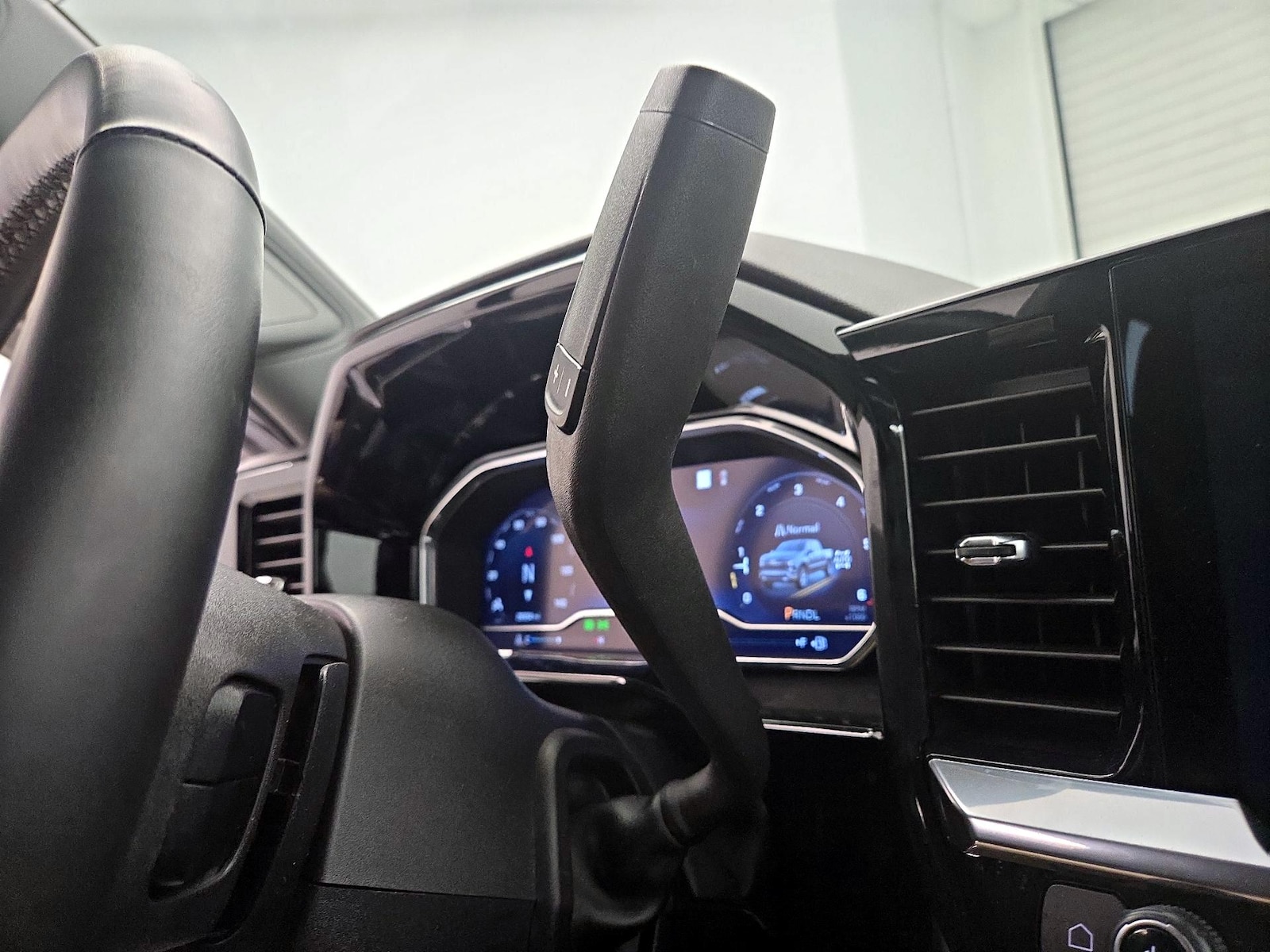 2023 Chevrolet Silverado 1500 LT - Photo 18