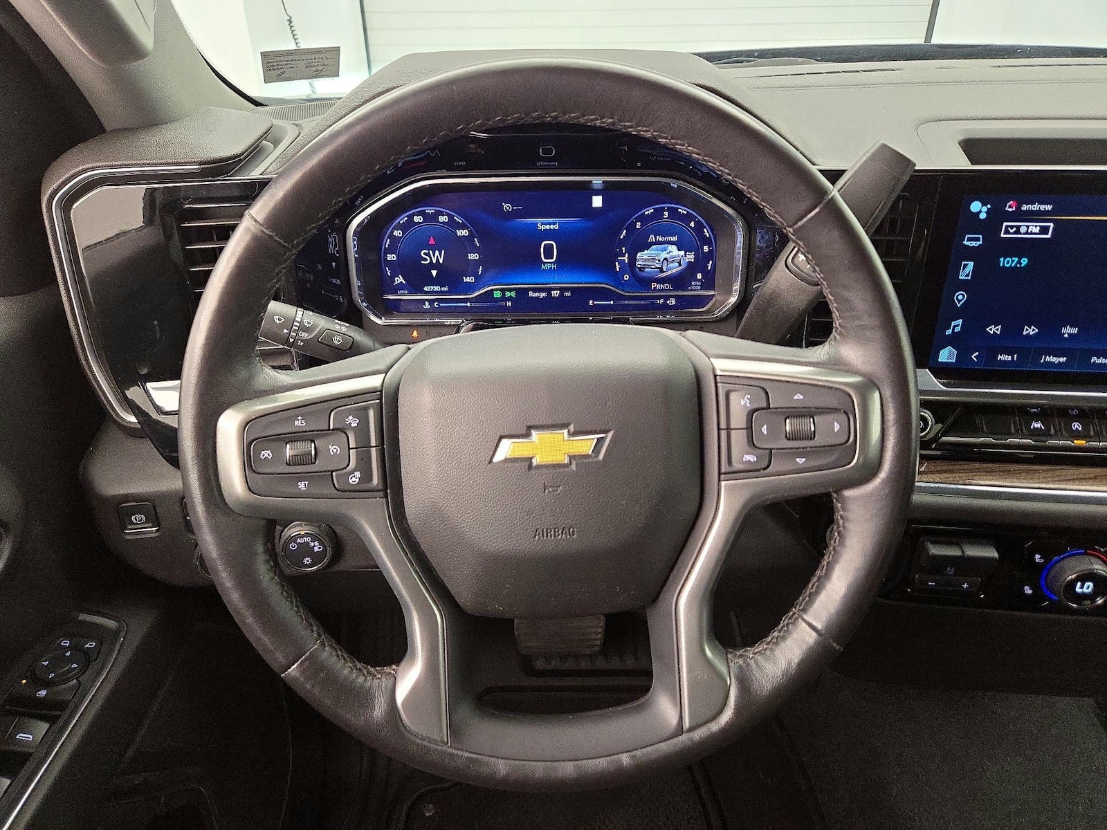 2022 Chevrolet Silverado 1500 LT - Photo 11